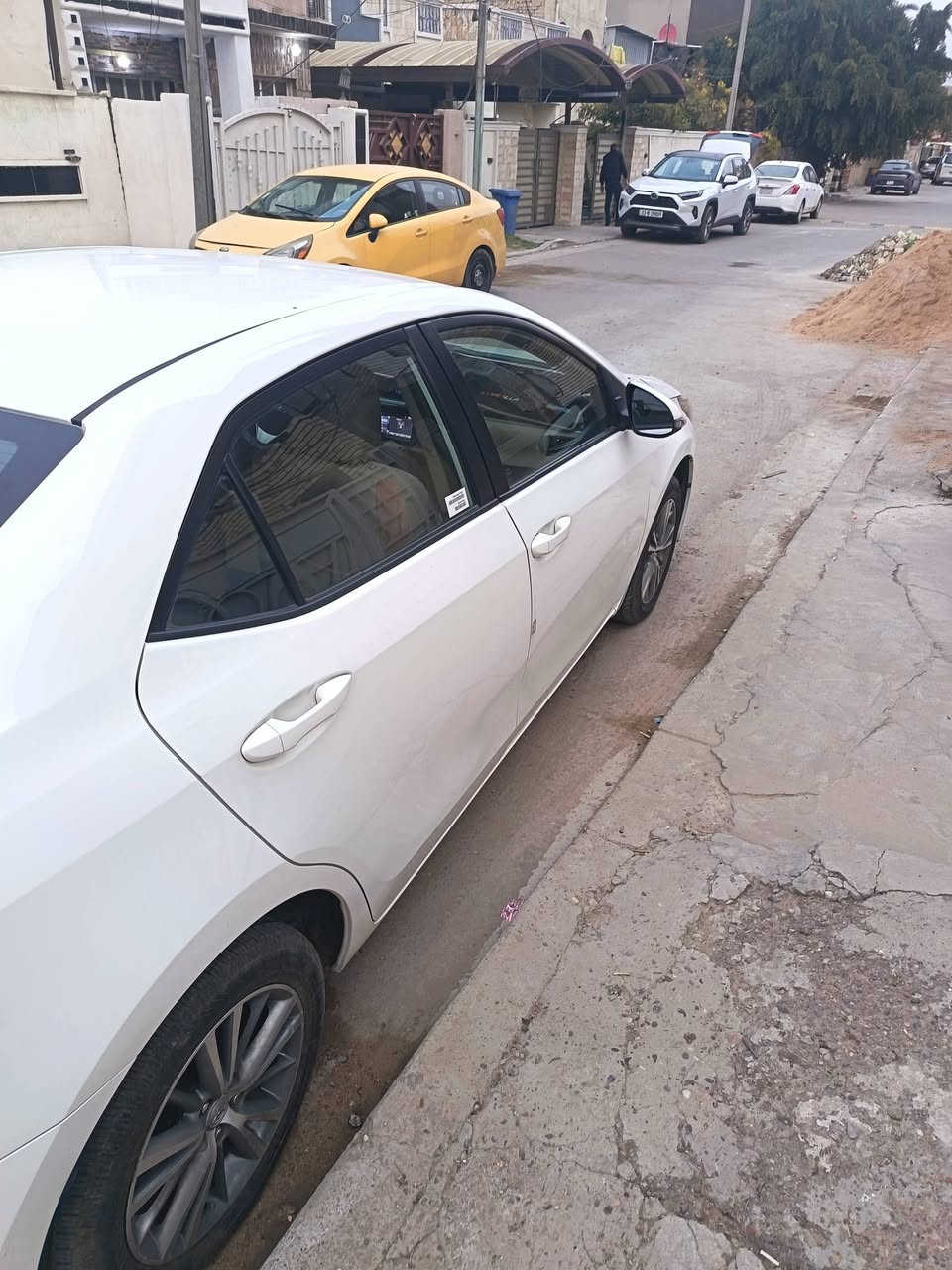 كورلا خليجي موديل ١٥ سياره جهازه من كل شي سعر ١٤٨ وبيها مجال بسيط العنوان بغداد الكرخ رقم الهاتف ***********
