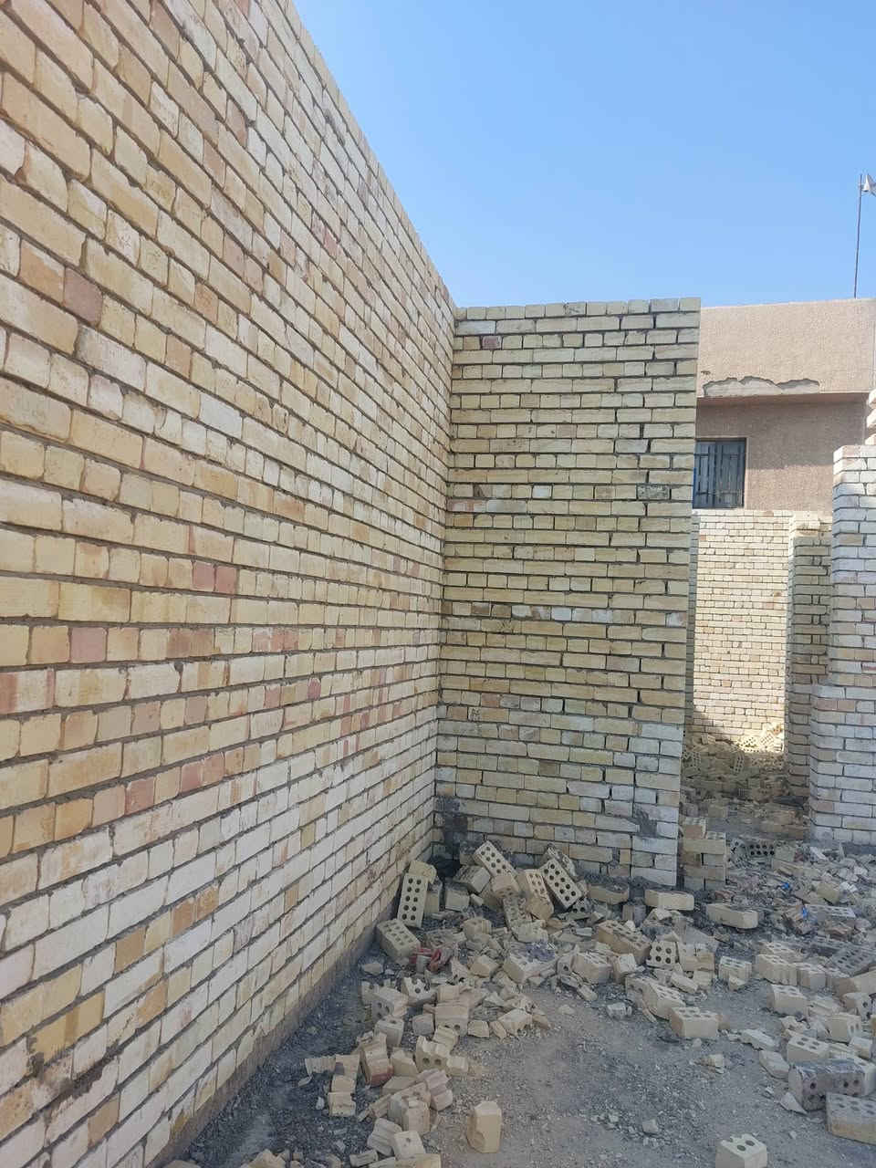 خلفه بناء متفرق حاليآ
شغل درجه اولى وزن مضبوط
استلام مهندس
*********** واتساب
