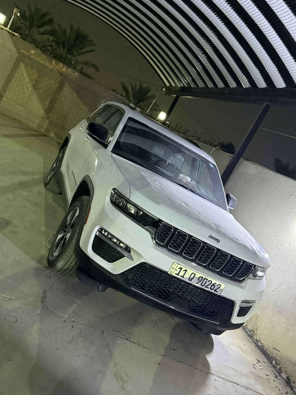 سلام عليكم سيارة جيب كراند شيروكي سياره نضيفه ولا قطعه مبدلة سياره بعدها عل وضع امريكة بيها أثر حالوب موضح بالصورة موديل 2024
5 راكب
سيارة  فول مواصفات
ماشيه ٣٦
سيارة 3انضمة
السعر 300
*********** 
المكان التاجي قرب جسر الدوار
