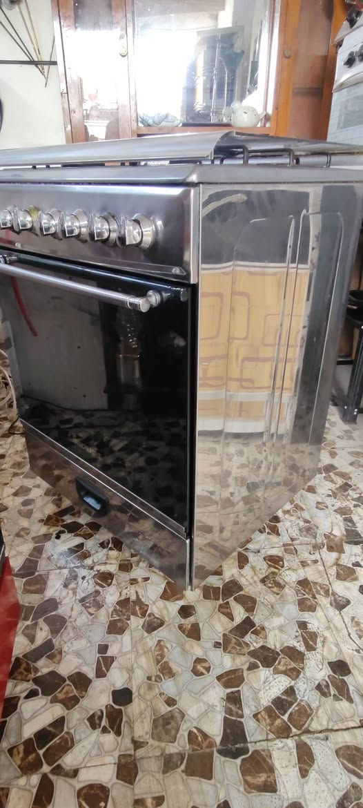 طباخ مستعمل نضيف جداً وشغال السعر 125 محمودية خلف تربية المحمودية القديمة ***********   ***********
