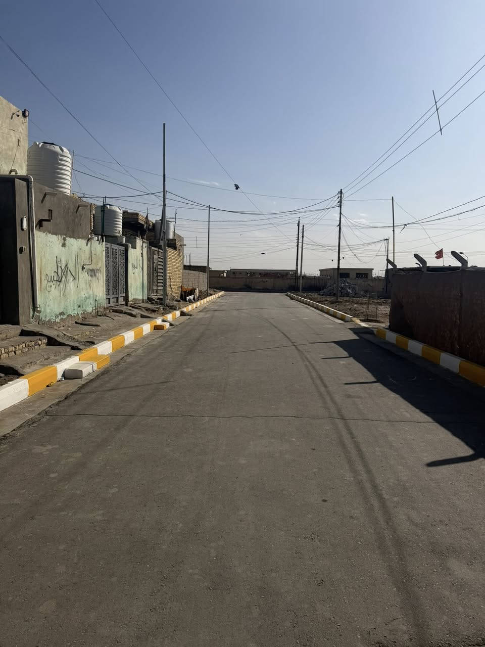 قطعه لبيع ٢٠٠ متر حي ام بنين خلف شركه الهنديه مباشر  ع ساحه ومدرسه          ***********
