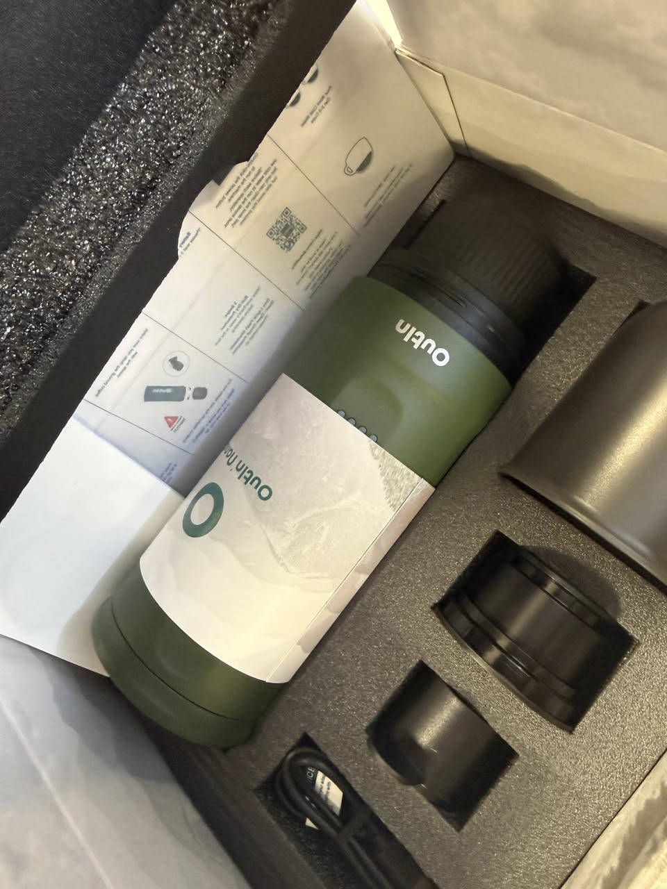 لماذا تعتبر Outin Nano الخيار الأول للمحترفين؟
• تسخين ذاتي ذكي: لا داعي للبحث عن ماء ساخن؛ الماكينة تقوم بتسخين الماء البارد بضغطة زر واحدة بفضل بطاريتها القوية.
• ضغط مثالي (20 بار): تمنحك استخلاصاً غنياً بالكريمة وقواماً مثالياً يضاهي الماكينات الاحترافية المنزلية.
• نظام مرن 2 في 1: تدعم استخدام كبسولات (Nespresso) أو القهوة المطحونة الطازجة حسب رغبتك.
• تصميم مخصص للمغامرات: بوزنها الخفيف وحجمها المدمج، هي الرفيق المثالي في السفر، العمل، أو حتى في رحلات "البر" والتخييم.
المواصفات التقنية في لمح البصر:


**إذا كنت صاحب هذا الإعلان وتريد حذفه لأي سبب، رجاءا أرسل رسالة إلى الدعم الفني**