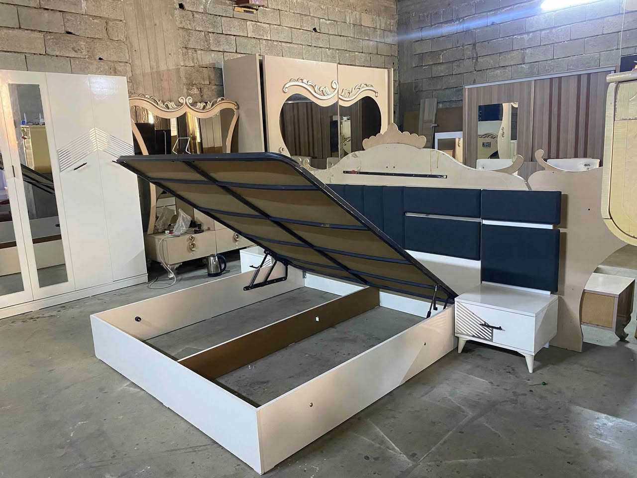 غرفة نوم 6 بوب بعده لوك كلش نضيفه عنوان كركوك شراي خابر
*********** كركوك, العراق
