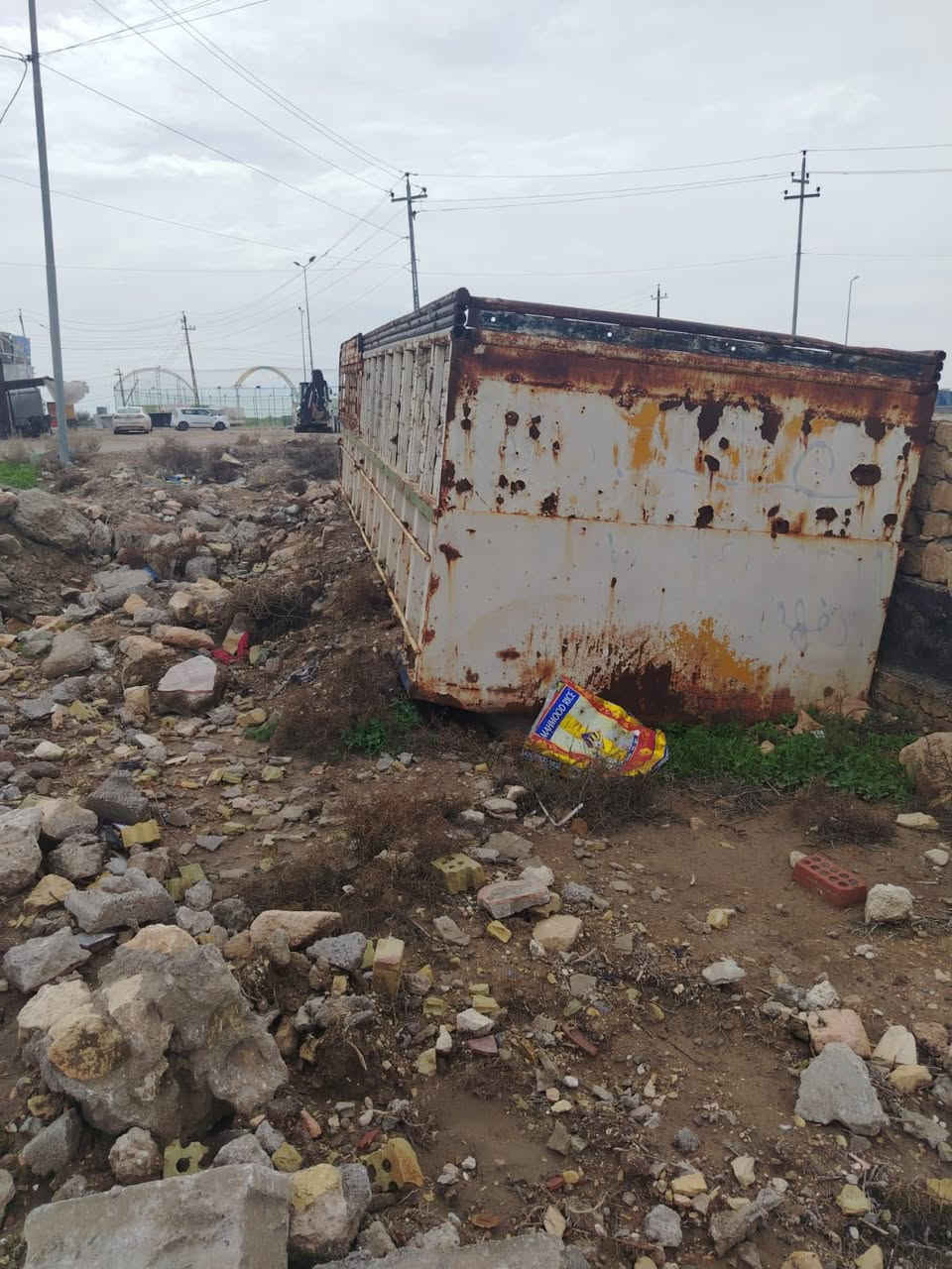 السلام عليكم للبيع مكانها رمادي السعر 4 مليون ونص ***********
