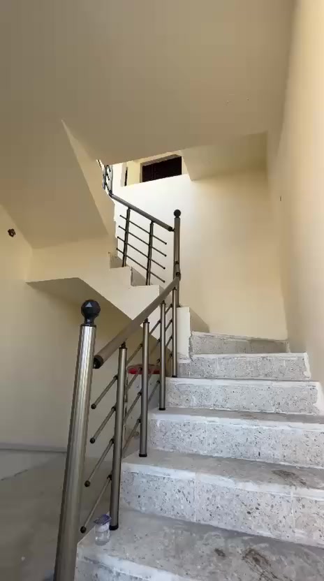 السلام عليكم (مستعجل لظرف خاص )
بناية للبيع شارع فلسطين مقابل مستشفى الكندي وجه بوجه مساحة البناء 130 متر واجهة 6،5 ونص ثلاث طوابق  كل طابق شقتين المجموع 6 شقق بناء جديد هاي السنة للعلم المؤجرين هم موظفين بالمستشفى او اطباء 
علما البناية مؤجرة  ايجارها ٣ ملاين اله ربع 

البيع بسبب ظرفي الخاص 

السعر 625 مليون والمجال بسيط 

ما اعتقد اكو هيج سعر

الرقم ***********
