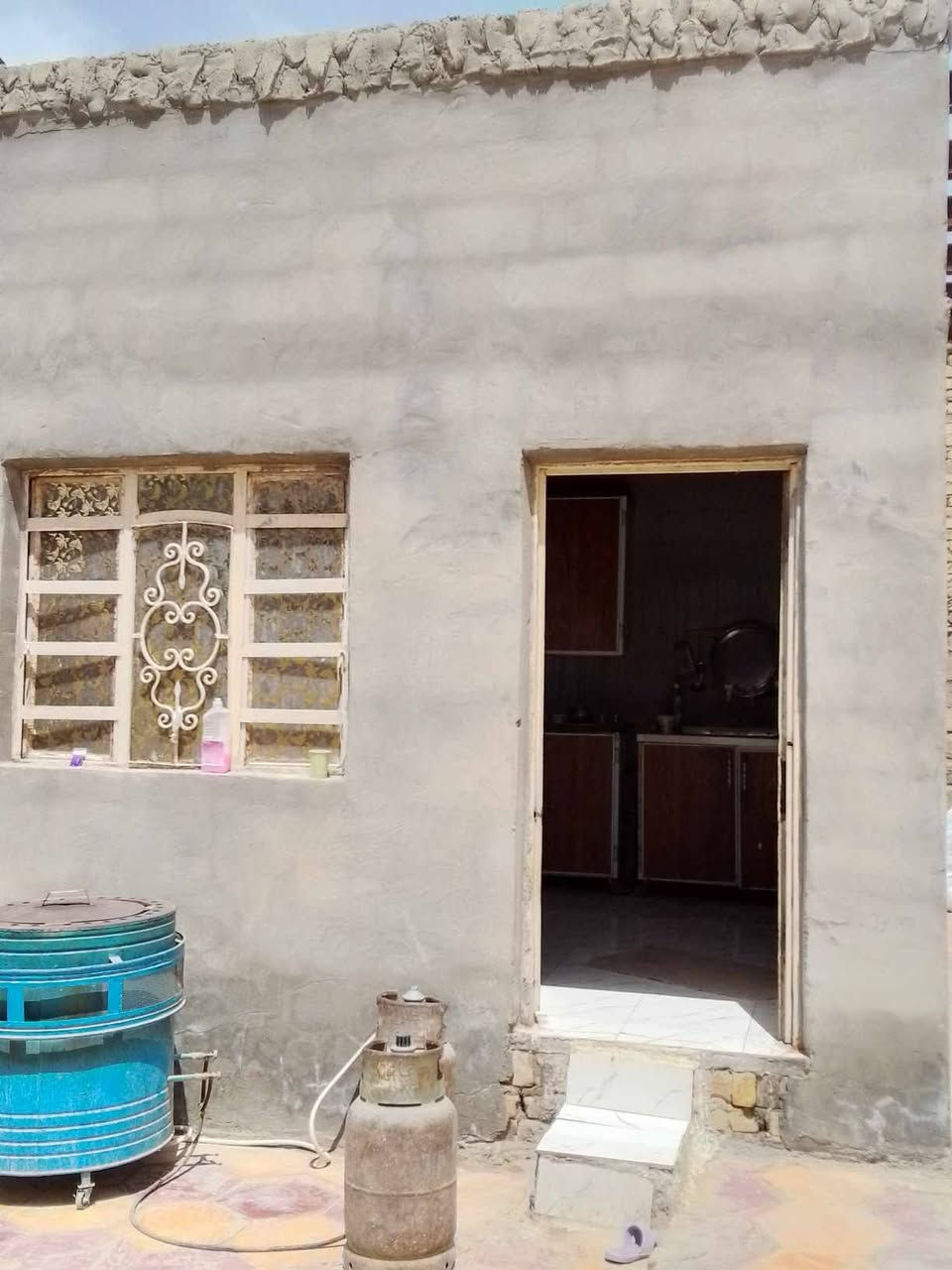 سلام عليكم مكلفه بالنشر 
بيت للبيع عنوان الحمزه الشرقي حي بجاي المساحه 400متر زراعي قرب شارع العام نزله الامام الحمزه الثانيه يرهم مراوس اوللبيع بمكان قريب ع ولايه يحتوي ع3غرف وصاله ومطبخ واستقبال مجمع صحيات وساحه خارجيه وحديقه للاستفسار اكثر الاتصالات ع احد الارقام 
الرقم الاول ***********
الرقم الثاني ***********
تفاصيل والصور 👇

