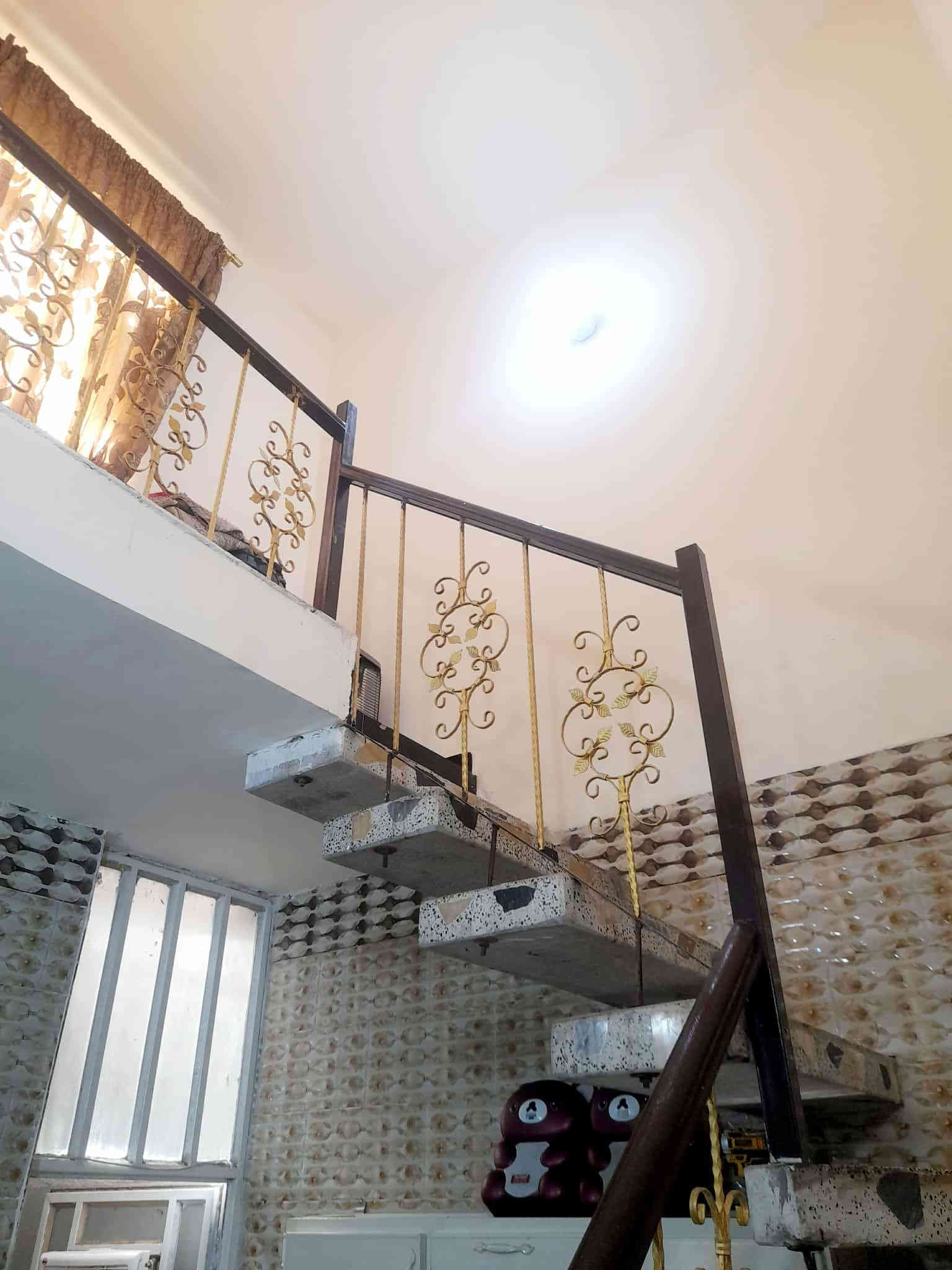 دار للبيع ٥٥ م سند 25 كاع منصور الركابي اكاتبك مع منصور ابو الأرض العنوان بغداد سريدات جديدة أمام البيت تشجير ٢٠ م البيت يتكون من غرفتين وحده فوق وبيتونه وسطح وجوة غرفة وصحيات ومطبخ واستقبال وطرمة ٥ م السعر ٦٨ لااستفسار يرجى مراسلة وتساب ***********
