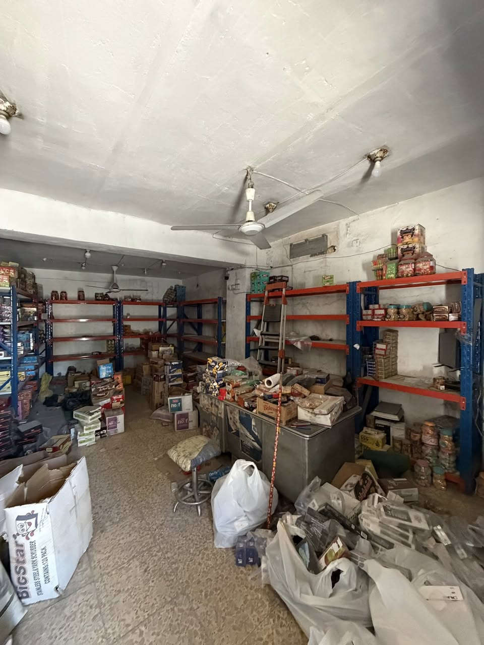 رفوف حديد ثقيلة وممتازة للبيع (عدد 9) 📦
الحالة: نظيفة وجاهزة للاستخدام الفوري (كما هو واضح في الصور
بغداد الحرية 
***********

