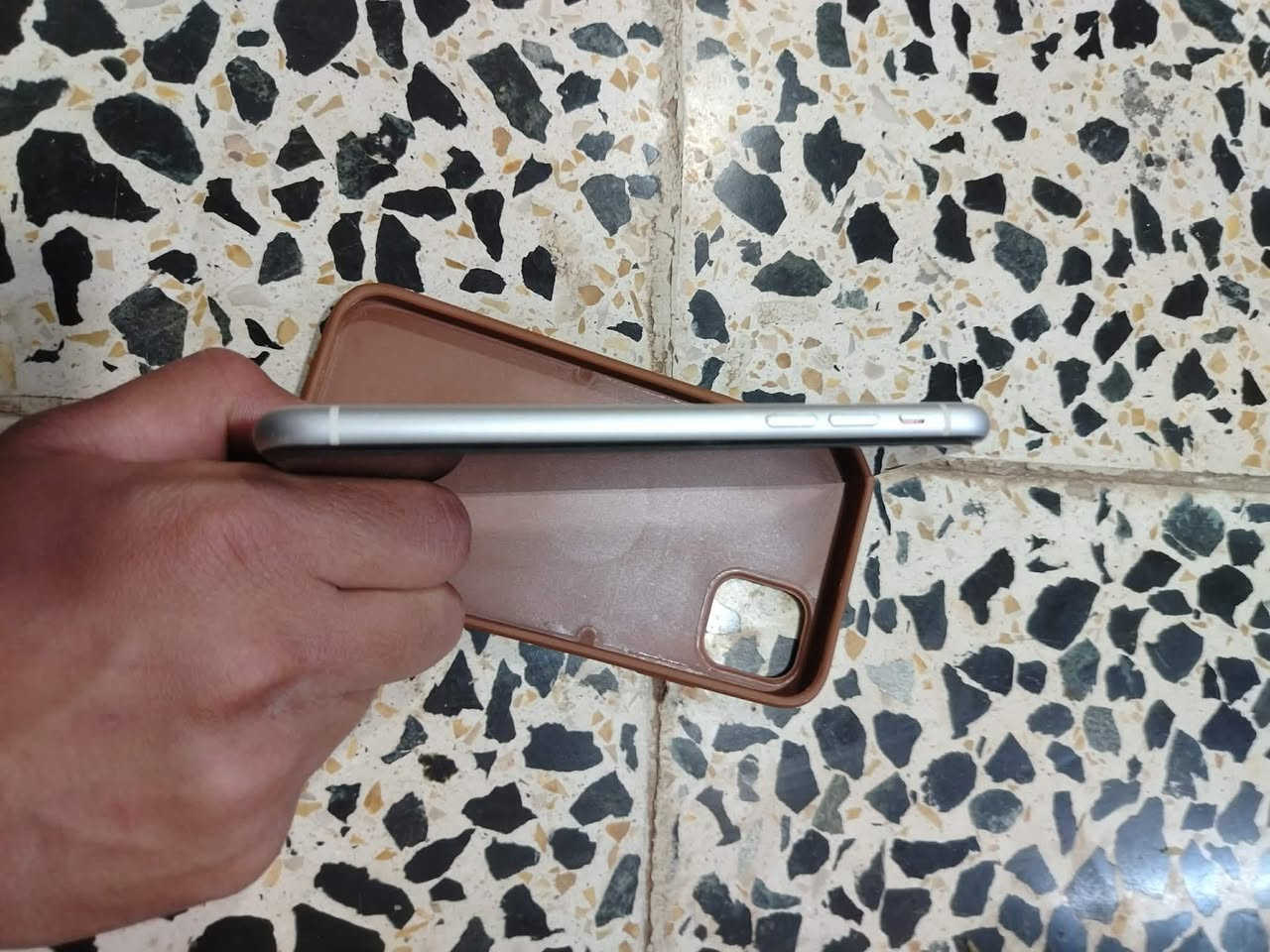 السلام عليكم
آيفون 11عادي

للبيع والمراوس حسب القناعه

جهاز بلادي شخط ما بي

بطاريه92مرفوعه بل حاسبه

ذاكره 128

كأمره فول دمعه 

السعر 250$

الخاص مفتوح 

التصال ***********
