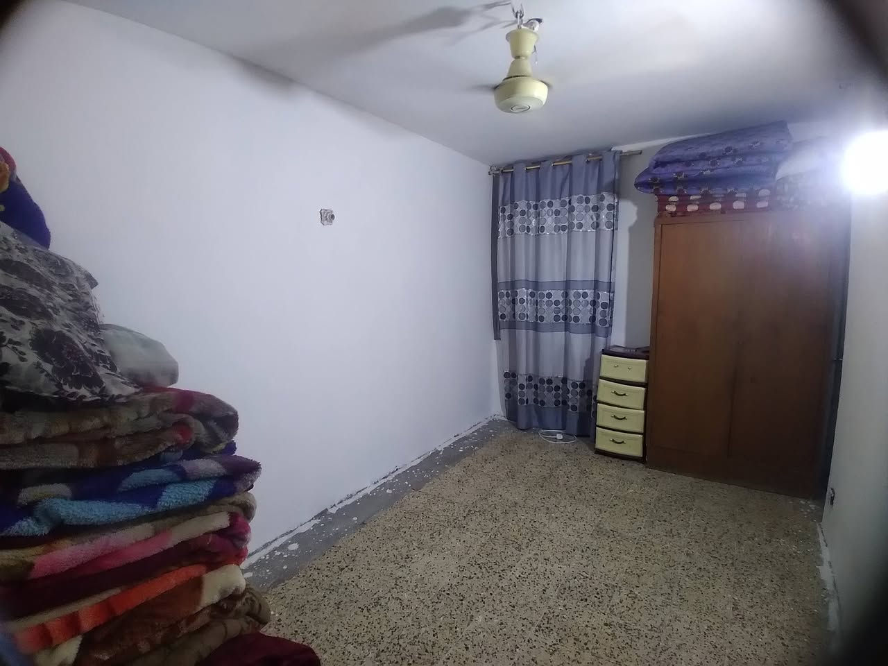 السلام عليكم
شقه ارضي للبيع مجمع القعقاع عماره ١١٧ تحتوي على محل بنجرجي  وكراج كبير وحديقه  و صاله  وغرفتين نوم ومطبخ ومخزن وبلكونه الشقه كلش نضيفه قرب حي البتول مقابل العماره الصفره للإستفسار ***********

