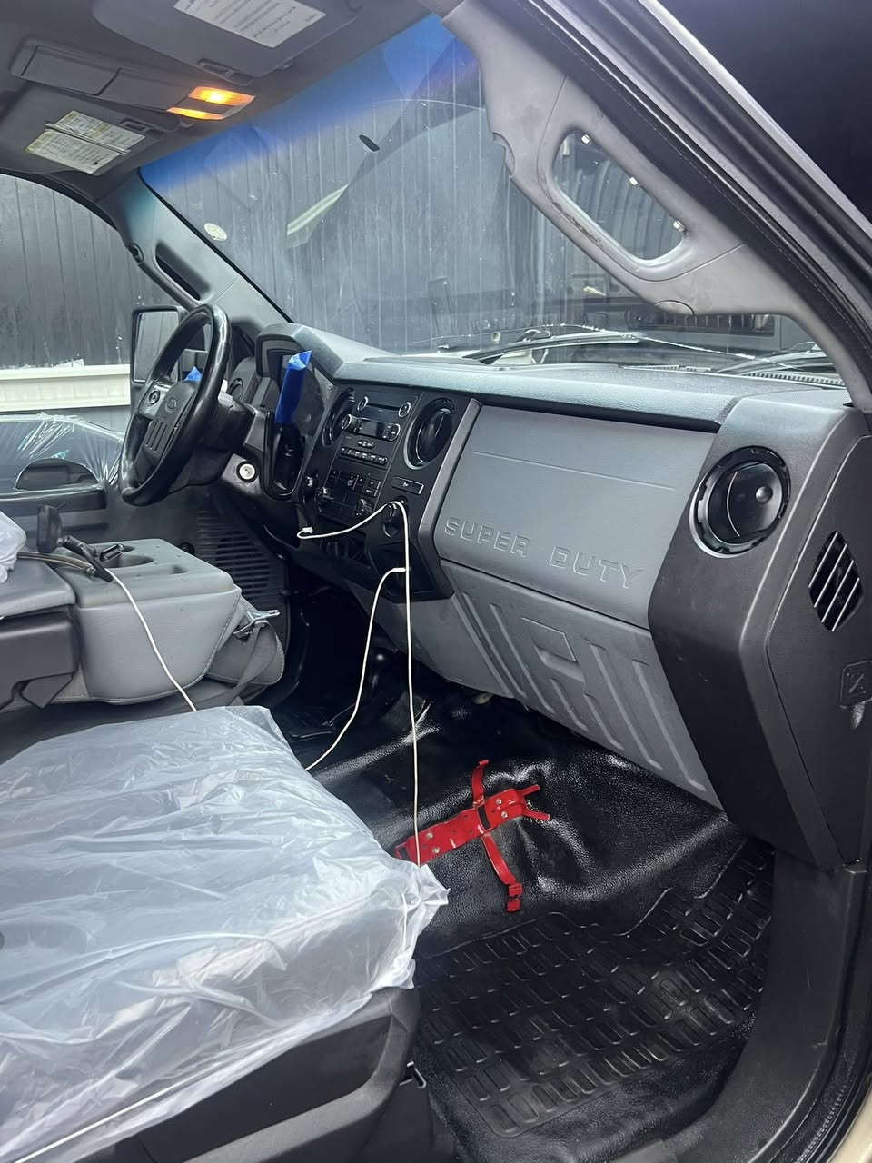 السلام عليكم فورد F350 2012 للبيع محرك بانزين كل نقص مابيها جاهزه من كل النواحي مكان السياره بغداد رقم اربيل بأسمي تحويل ثاني يوم السعر 130 ، للأستفسار/ ***********
