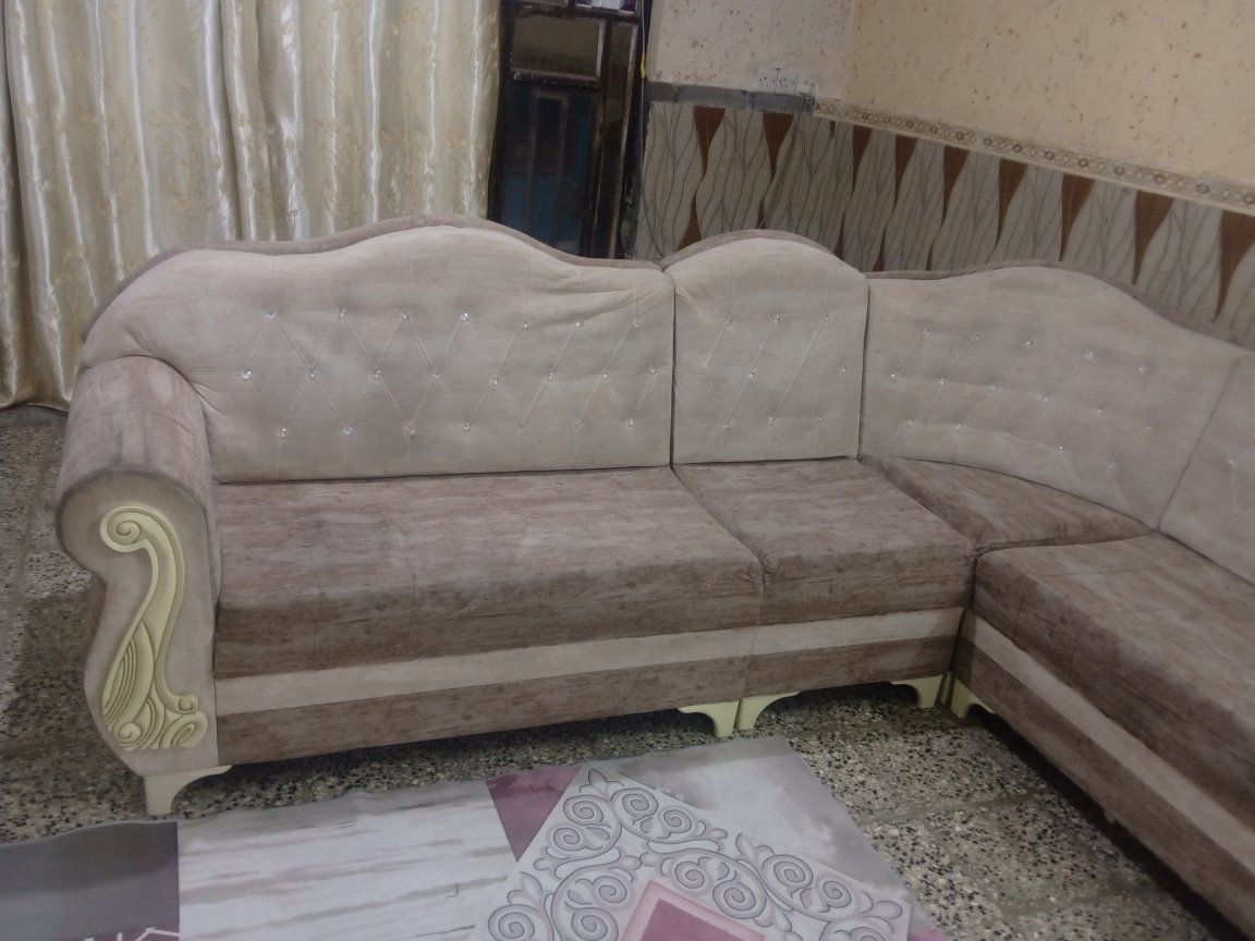 تخم ديوان ١٢ مقعد نظيف مكان بغداد الغزالية 
السعر ٣٠٠ وبي مجال بسيط 
للاستفسار: ***********
