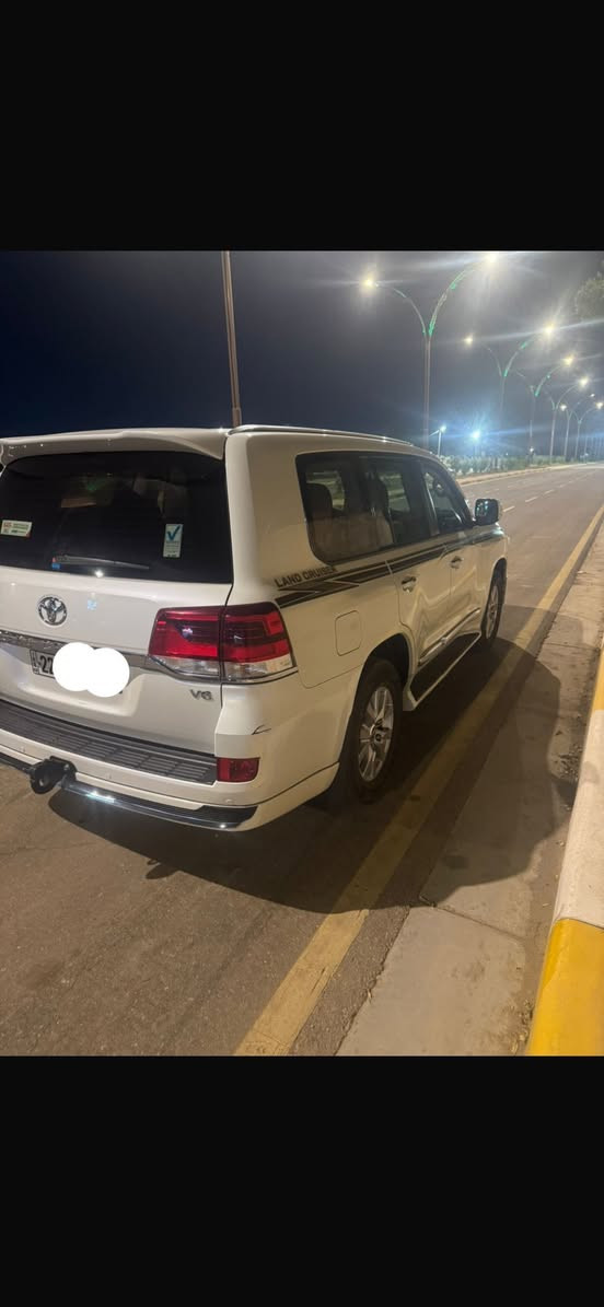 لاندكروزر  موديل 2021:
سيارة دفع رباعي 8 مقاعد بمكينة V6 4.0L تنفس طبيعي 271 حصان. شباك كروم ولدات زنون. داخلها جلد وفتحة سقف وشاشة 9 إنش.  كامره. حساسات رادارات نقاط عمياء
 فول مواصفات GXR ساز 
رقم اربيل هزة وسنوية جديد كامل وبأسمي مكان السيارة كربلاء صارت بيه طخه بسيطة بلجاملغ الخلفي ربع وربع بلباب الأمامية شي بسيط اقل الربع سعرة ب540 وبية مجال السيارة جديدة بمعنى الكلمة ممفتوح بيه أي شي وكلشي بيه بلادي وعلى وضع الشركة
للتواصل :*********** بي واتساب
