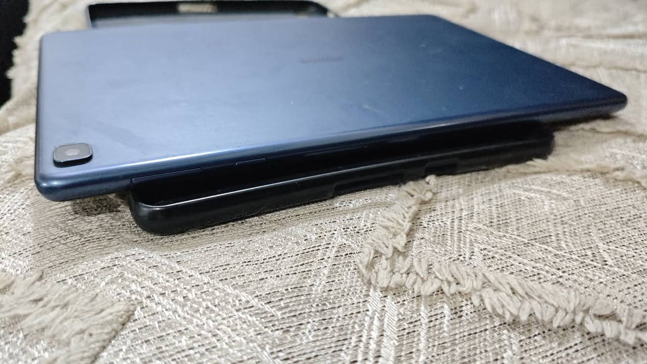 للبيع تابلت هونر Pad X8
الموديل: Honor Pad X8
الذاكرة: 32GB
الرام: 3GB
اللون: أزرق
الاستخدام: مستعمل
الملاحظة: الشاشة مكسورة من جهة اليسار (مثل ما موضح بالصور) لكنه يشتغل عادي
💰 السعر: 60 ألف دينار (قابل للنقاش البسيط للجادين)
الجهاز مناسب للدراسة أو استخدام بسيط،
للاستفسار خاص 📩  او عبر الرقم
***********
