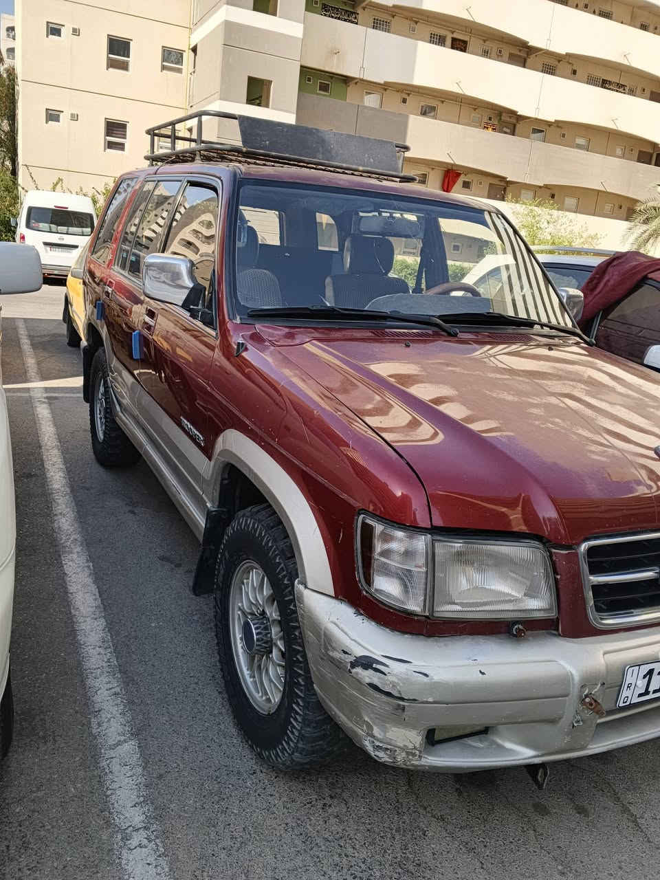 السلام عليكم ازوز موديل 2000 كير محرك جدد مبدل بلادي حاويه كهربائيات كله كامله رقم بغداد سنويه باسمي 
مكان بغداد مجمع بسمايه 
53 وبيه مجال 
***********
