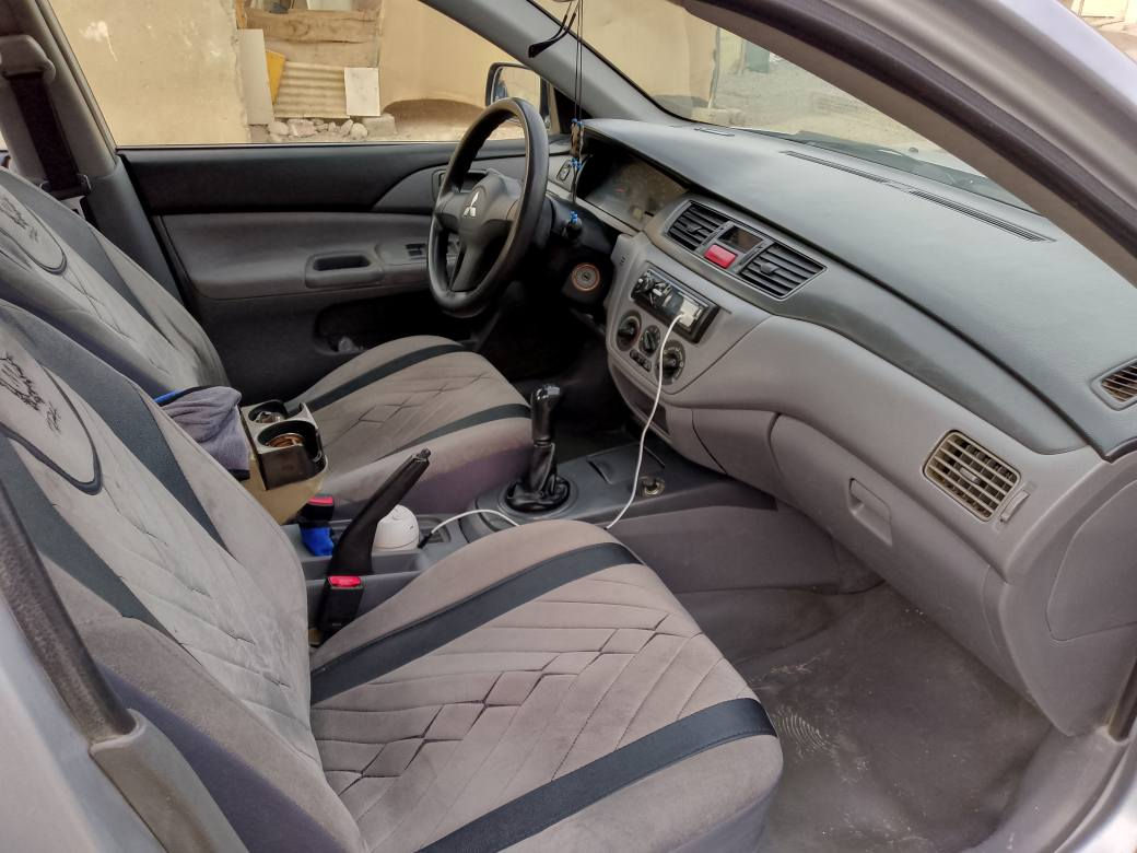 لانسەر مۆدیل 2008بێ بۆیاخ تەنها کەمێک کال بونەوەی هەیە گێرعادی مەکینەی کراوە بەگەورە  نرخی 70وەرەقەو کەمێک معامەلە سەنەوی تازەبەسەرچوە *********** اكر, نينوى
