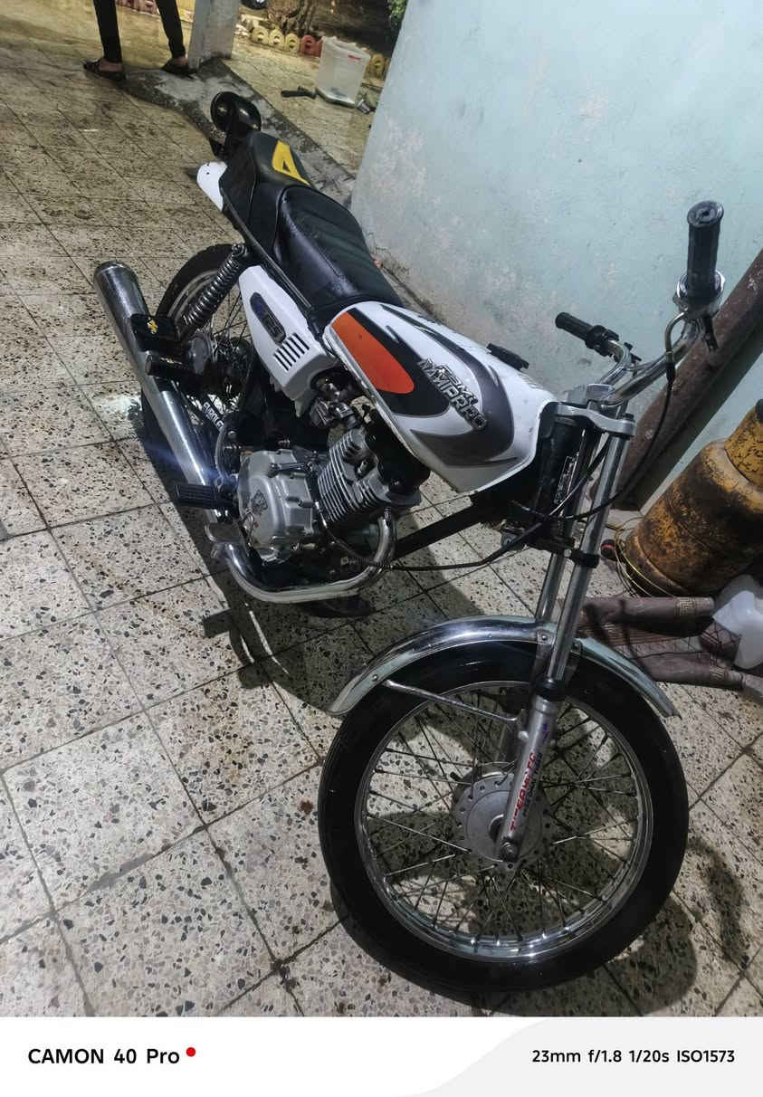 للبيع تايكر 20 بصمه شرط خرسه لا صوت وله صرف كله شرط تحريكه معدل كلجات جدد ماطور جاهز سعره 300 بي مجال شراي اتصل ***********
