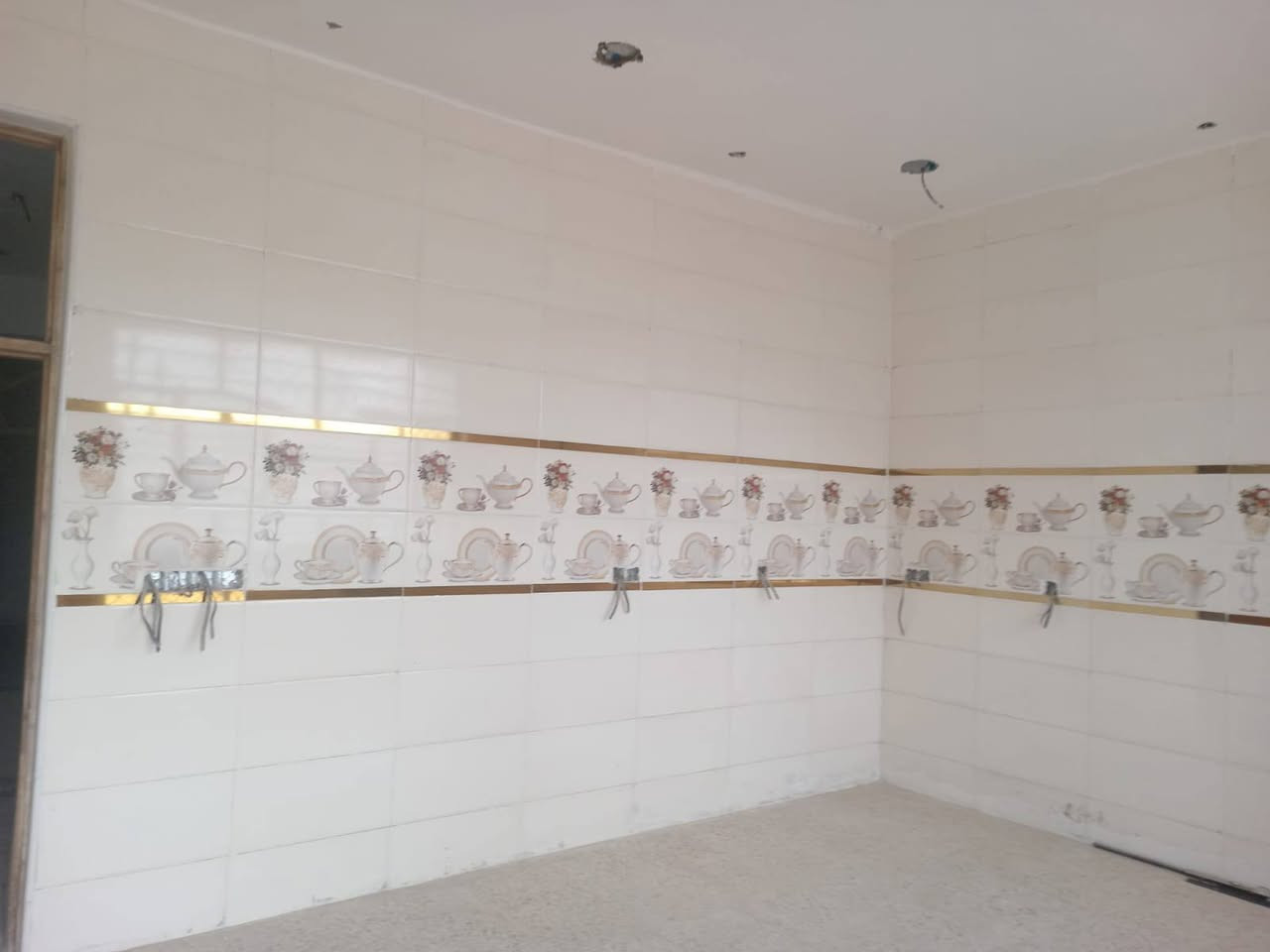 السلام عليكم بيت للبيع مساحة ٢٠٠ متر مربع للبيع كامل طابقين نقص شي بسيط في منطقة كاع ابو رشاد مقابل كاع ابو علي الدراجي  للإستفسار الاتصال ع الرقم ***********
