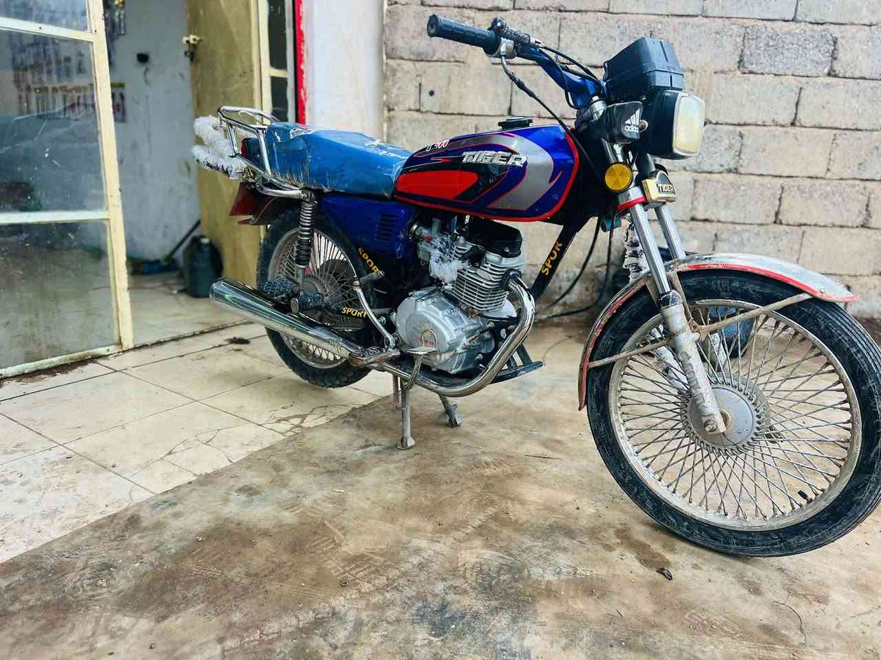 سلام عليكم تايكر موديل 2021محرك شرط ما مفتوح كلشي شغال كهربائيات شغاله السعر 450بي مجال مكاني كياره قريه جحله هاذه رقمي  *********** رجاء رجاء اذا مو شراي لا تسئل وتراسل رجاء
