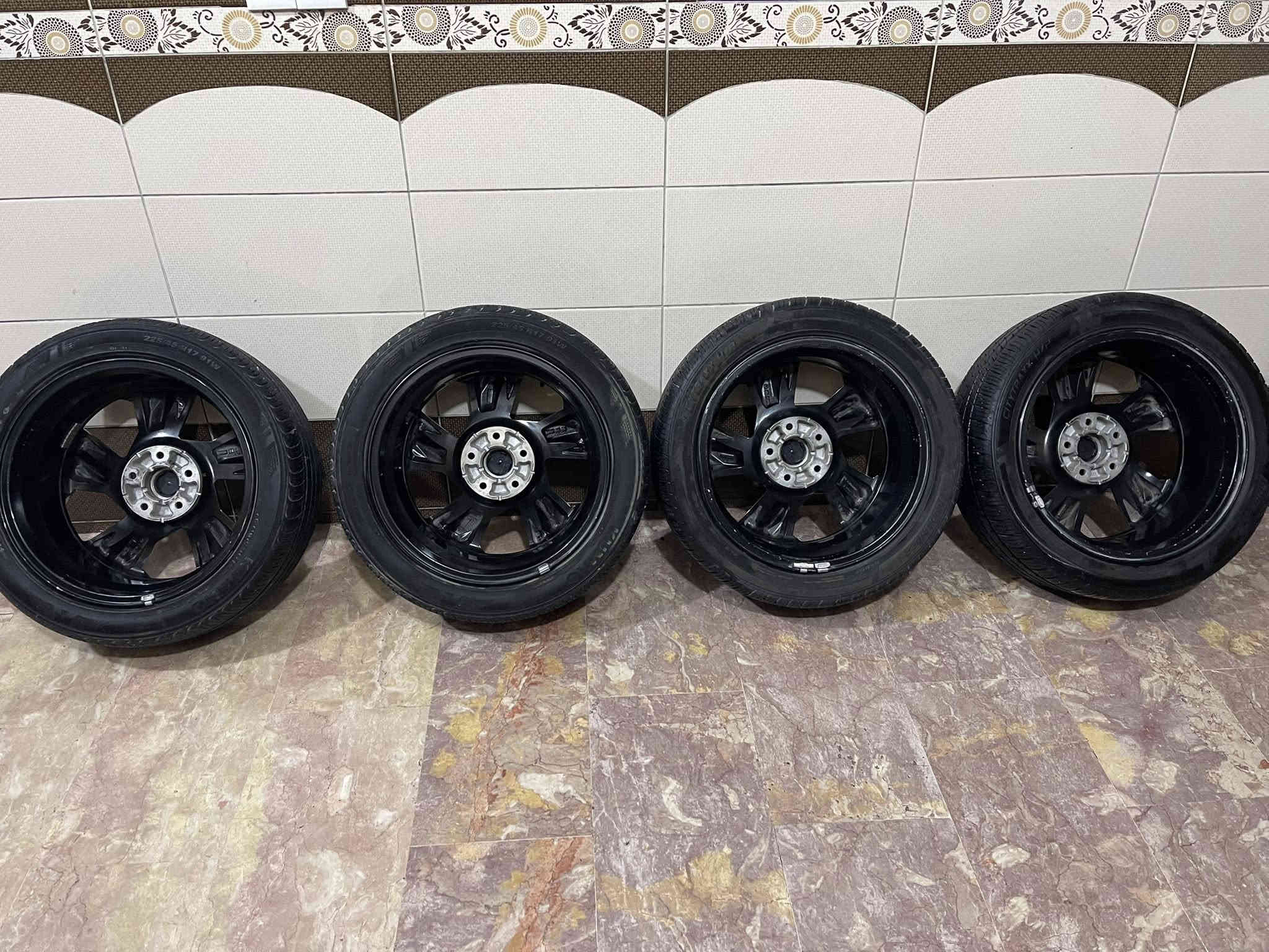 ويل كب و تاير الانترا أصلي 2023 نظيف بدون اي تصليح 
العنوان حي اور قرب جامع الفردوس 
السعر 300 ألف 
***********
