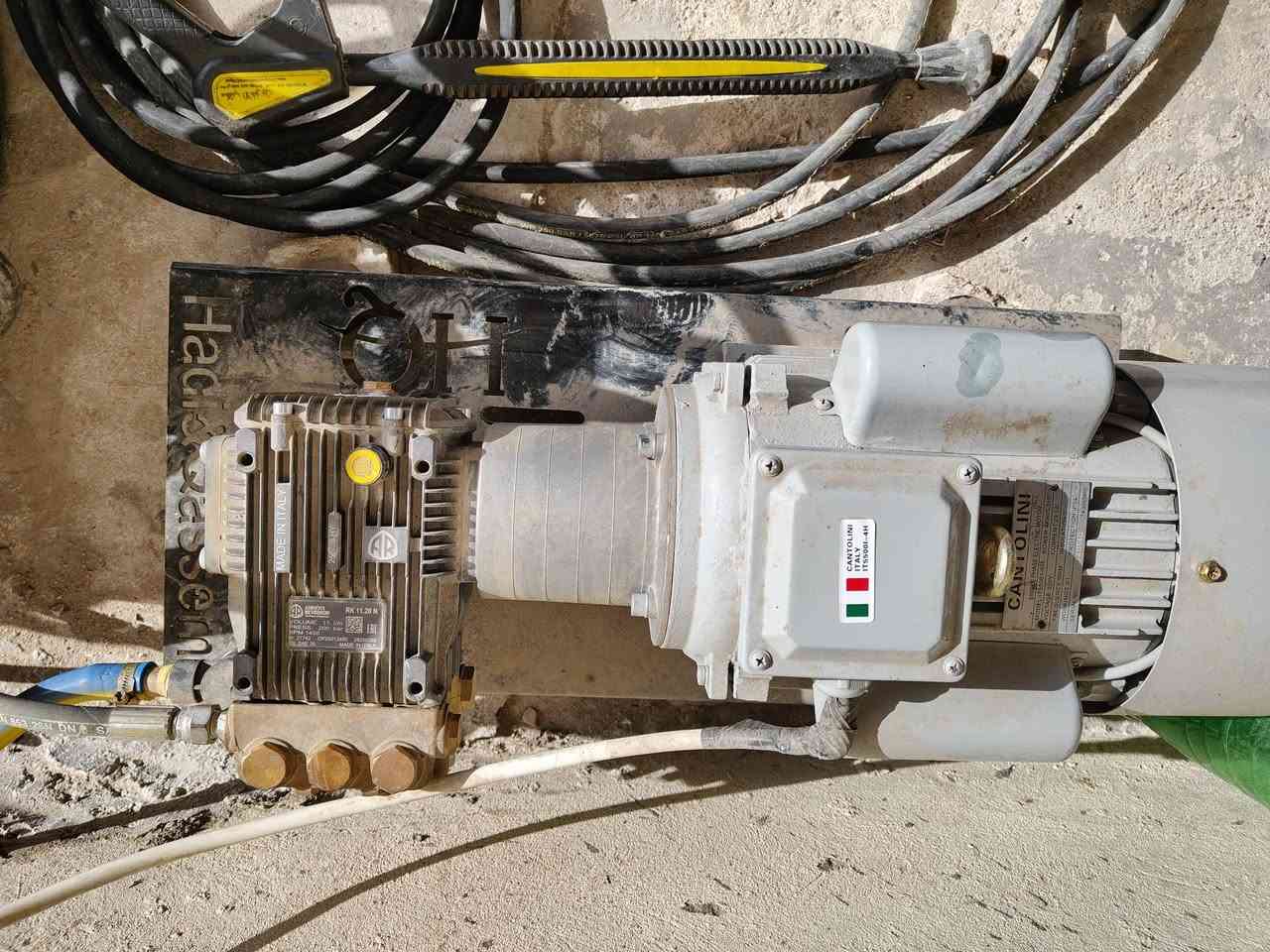 سلام عليكم
مضخه غسل جديدة صار شهرين اشتريتها وبيها ضمان سنه  استخدام قليل ايطالي مع صونده 20متر ومسدس اصلي سعر 700 وبيها مجال  مكاني بغداد العبيدي الاستفسار *********** بي واتساب
