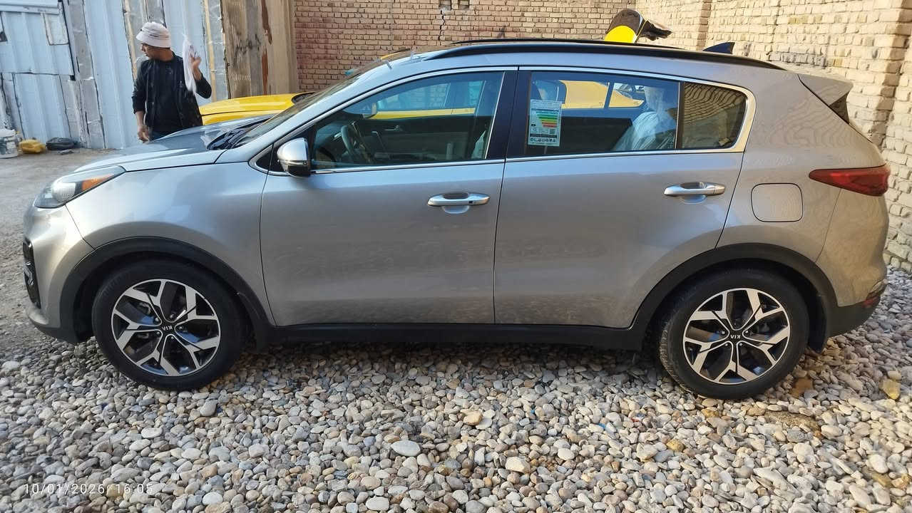 سلام عليكم سبورتج موديل 2022 رقم بغداد باسمي مواصفات فول بنراما بصمه تشغيل بصمه ابواب اشاير بل مري جنطه كهرباء سايد بريك دكمه كشنات حار وبارد شاشه كبير كامره دواره *********** بي واتساب السعر 160 وبيه مجال
