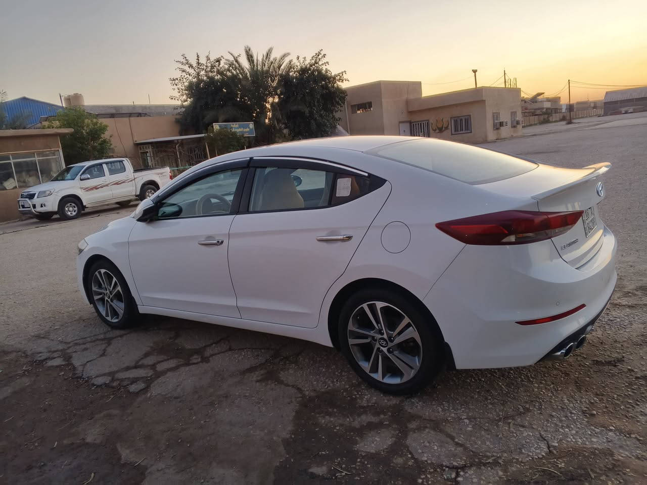 النترا 18 خليجي ماشيه 150 سياره مكفول من ضرب وتبديل صبغ بس بنيد أثر تكشير قطره معجون مابيه رقم بابل محرك 2000 فول موصفات عده بصمه ملاحضه دوس مالته متعوره باقي على وضعه رقم 
***********
