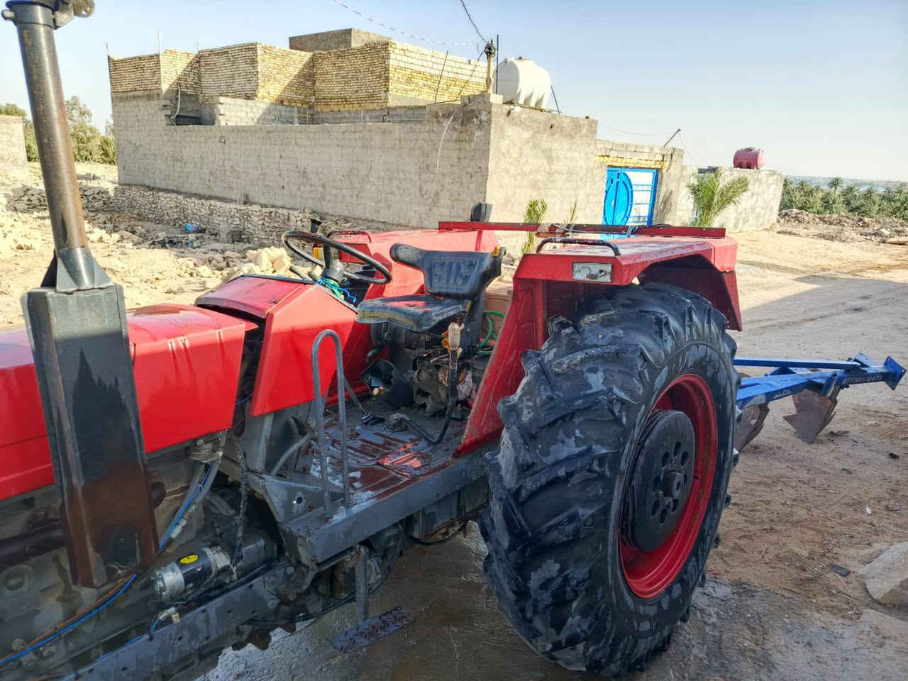 عنتر للبيع حجم 121سته بستم رقم وسنويه باسمي انكليزي قادسية مديل89 ابيع تحويل مباشر حيل نضيف كل شغال جهاز واكسن وكير وكهربائيات وتايرات جدد عنوان نجف قضاء المناذره ابو صخير متخسر عليه كلشي كبل تطلع بيه للعمل فدان اربع سجج مشتغل بي موسم واحد لتواصل ع خط متتواجد ع فيس ***********

