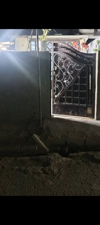 بيت للبيع مقابل المركز شارع الجمعيه 100متر سندويش نضيف ومرتب وبسعر منا...