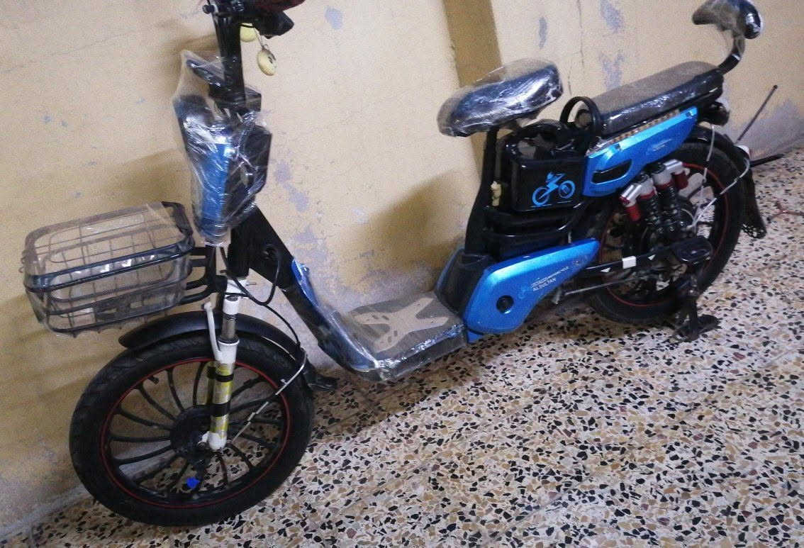 ماطور شحن اربع بطاريات شرط كلو شغال اشاير لايت هورن دبل اشاره اربع نمر سرعه 99 سويج+بصمه سعر 200 شراي تعال واتساب***********
