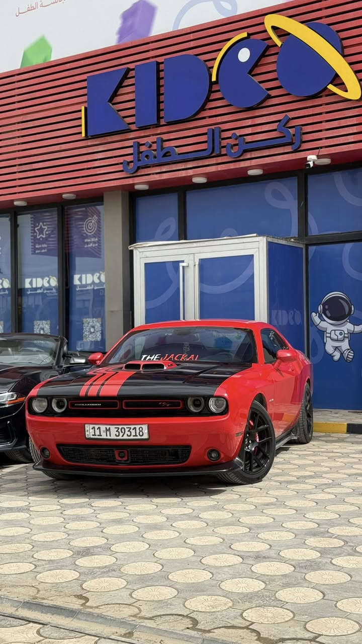 جالنجر شيكر 5.7 
موديل 2022 
حادثها سرقة كلها 
وكلشي راجع بس جاملغ وبنيد مبدلات 
ماشية 57 ميل 
السيارة رادار امامي وجانبي 
كشنات كنتارة تدفئة وتبريد 
هيتر ستيرن وجام
وعليها لد متغير ومنظومة زينون
السيارة تفريغ وبيها دبات سود
واكسل قفل. اي ستفسار اتصل عل رقم ***********
