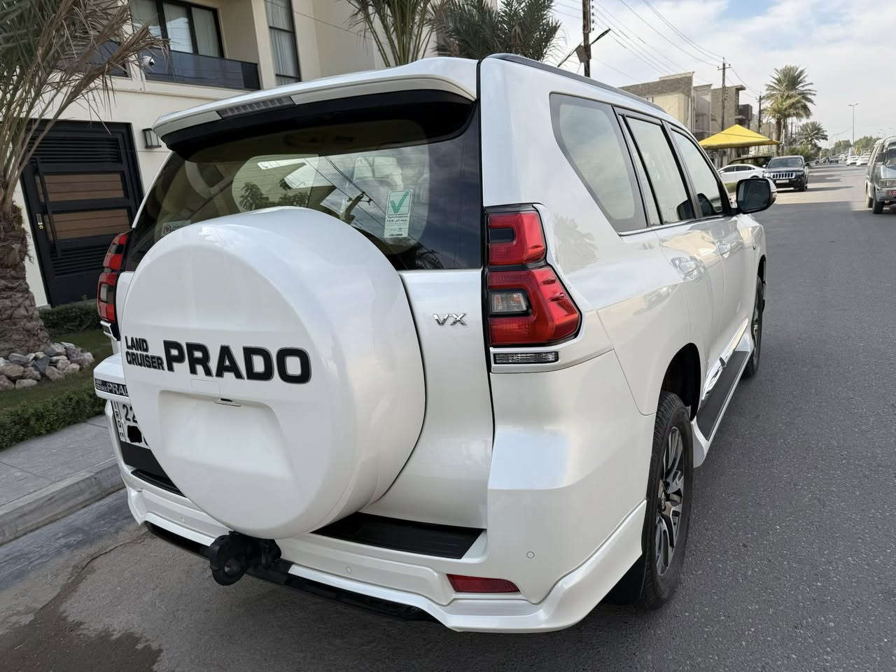 السلام عليكم
تويوتا  برادو    ٢٠٢٣    ماشيه     ٤   الاف كيلو متر  فقط  فئة     VX    
فول  مواصفات  ضمان شركة  تويوتا 
وبعدهي بالضمان  وبيه تبديلات دهن  وصيانه مجانيه   
رقم اربيل  
مكفوله من  الصبغ والبارد والتكحيل والزلغ مكفوله من كلشي 

السعر   ٥٣٥   ورقه

المكان  بغداد - الحارثيه   - شارع  الكندي 
***********

المواصفات
-----------
محرك  ٦  سلندر
سلايد   ( فتحة سقف)
كشنات  اماميه  كهرباء  عدد ٢
كشنات اماميه  تبريد
كشنات جلد
شاشه لمس  مع نظام كار بلي +  شاشه بالدشبول
تشغيل عن بعد
فول ايرباكات  بالتكم والكشنات والدشبول
تبريد  ٣  قطع   + تبريد لمس
كامرة اصليه دواره
لايت زنون  +  LED
بكلايت  LED
بروجكتر
فور ويل
مانع انزلاق
مري شفط
اشارة ترحيب بالدوسات
شاحن لاسلكي
ثلاجه
زراك لايت
دبل تانكي
فول  تحكمات ستيرن + كروس سرعه
حساسات خلفيه
ويل كب حجم ١٩
بصمه عدد ٢
كتلوكات الشركه  والارضيات جدد بعدهن بالجيس
ولعده ولسبير   غير مستخدم
 
وبعد بيه مواصفات هواي 
مواصفات البرادو المعروفه
