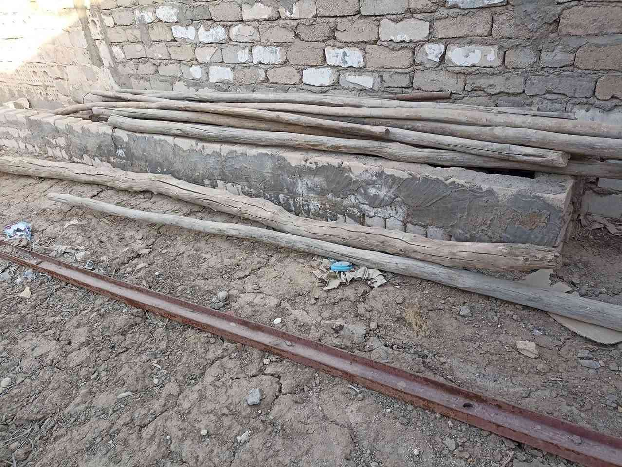 جذوع وخشب وحديد وفنرات للبيع كوفة حي ميسان 
***********
