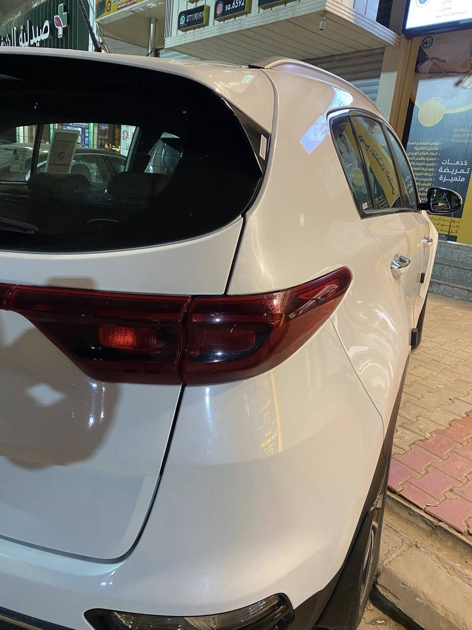 السلام عليكم 
للبيع 
كيا سبورتج خليجي ضمان الشركة الدوليه 
موديل 19 شكل 2020 
مواصفات بيسك
ماشيه 82 km
رقم بغداد الجديد ب اسمي 
كفاله عامه عدا مكانين بي دي ار 
السعر 188 قفل 
مكاني بغداد 
اتصال او واتساب 
   ***********
