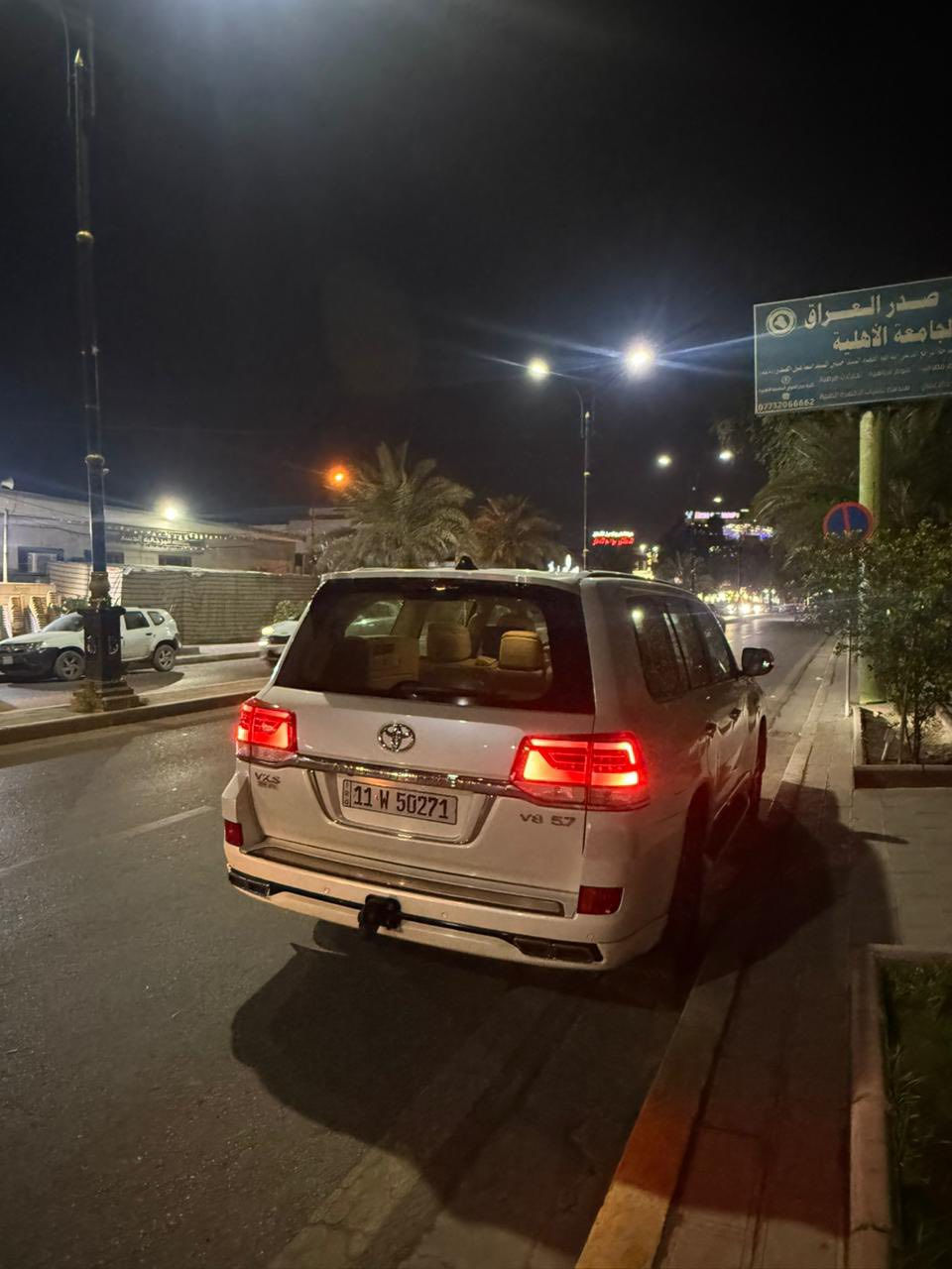 السلام عليكم
لاندكروز 2016  vxs فول مواصافات (مواصفات لكزز ) 
سيارة نظيفة جداً والسونار مرفق بالصور بيها بارد قليل بالجاملغ
للبيع فقط للتواصل الاتصال فقط على الرقم ***********
