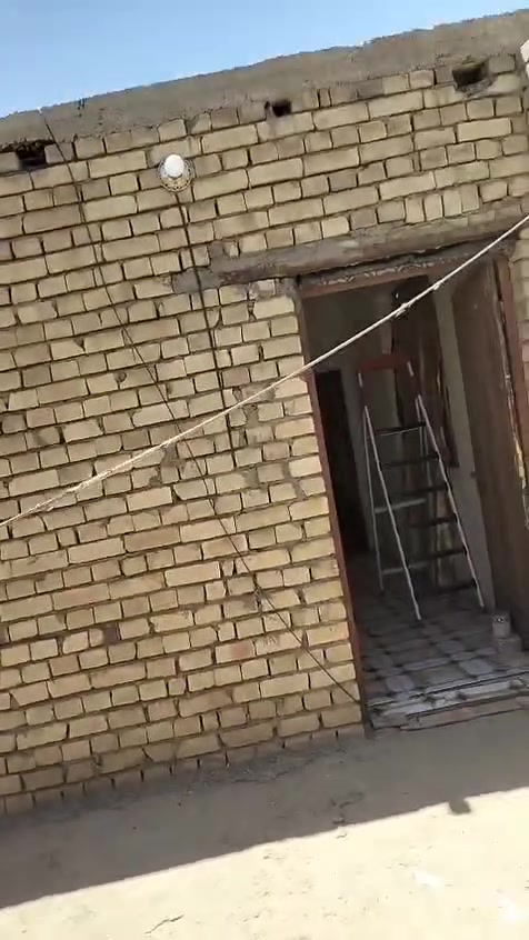 بيت للبيع مساحه (150)متر بالدوانم طابقين الطابق الاول استقبال +صالة +٢حمامات+وغرفة نوم والطابق الثاني غرفة + صالة رايده بسعر( 30) وبيه مجال للاستفسار على الرقم  ..(***********)
