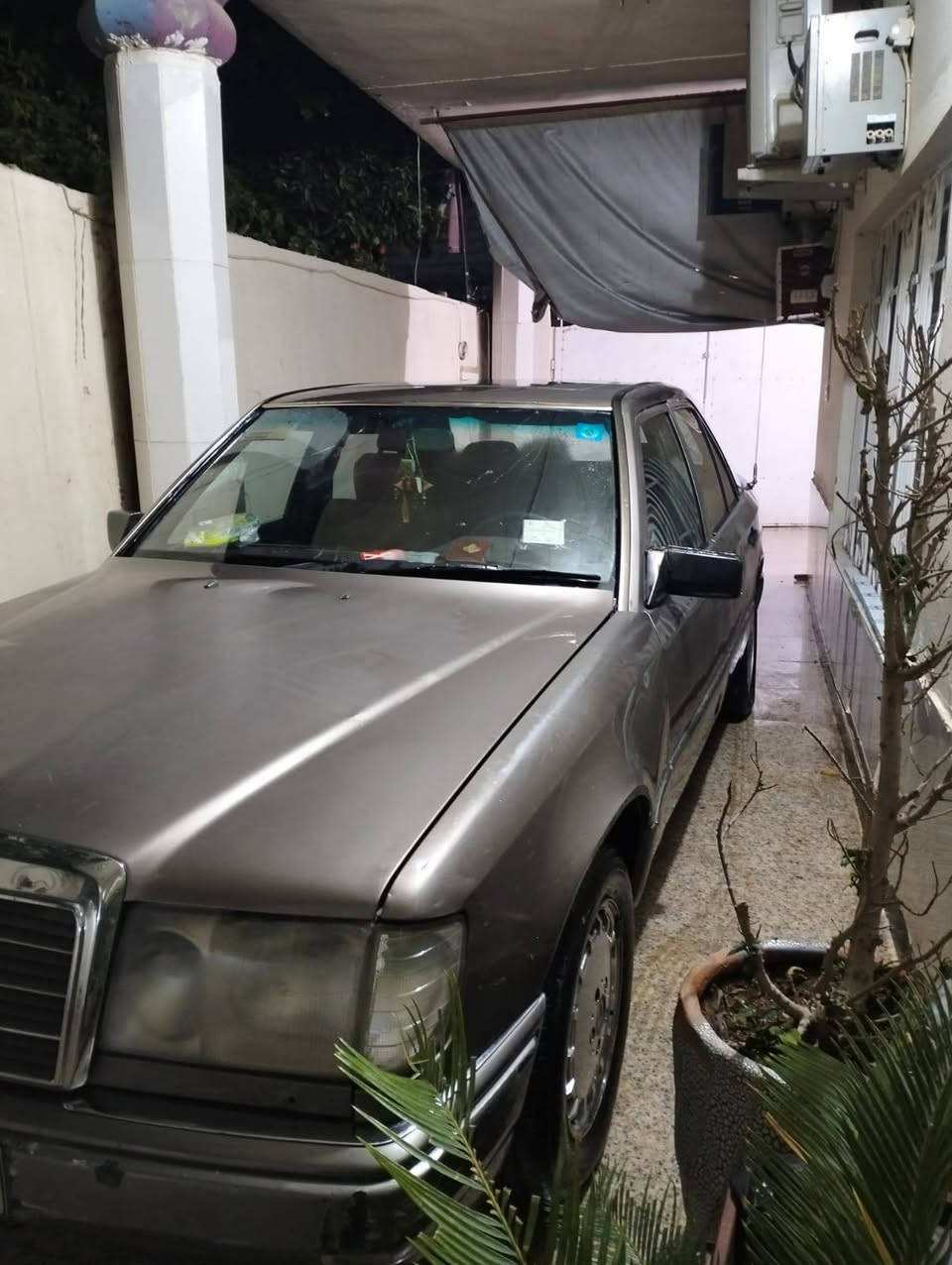 السلام عليكم من رخصة الدمن مارسيدس دب موديل 88 كلشي مابيها شغل وطلع وين متريد  مكينه 2500 بطه منضومه غاز بيها تبريد نقص غاز المكان ديالى ابي صيدا  ***********
