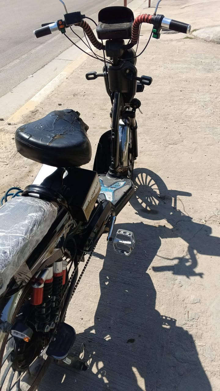 السلام عليكم دراجة شحن حجم 20 نقصه الإشارات واكفه وسله البطاريات فوك نص عمر بريكات امامي شغال خلفي هم شغال بس قبل اسبوع بدلت بنز بعده خفيف مادري ليش السعر 150 وبيه مجال بسيط مكاني بغداد عامريه متواجد خاص


**إذا كنت صاحب هذا الإعلان وتريد حذفه لأي سبب، رجاءا أرسل رسالة إلى الدعم الفني**
