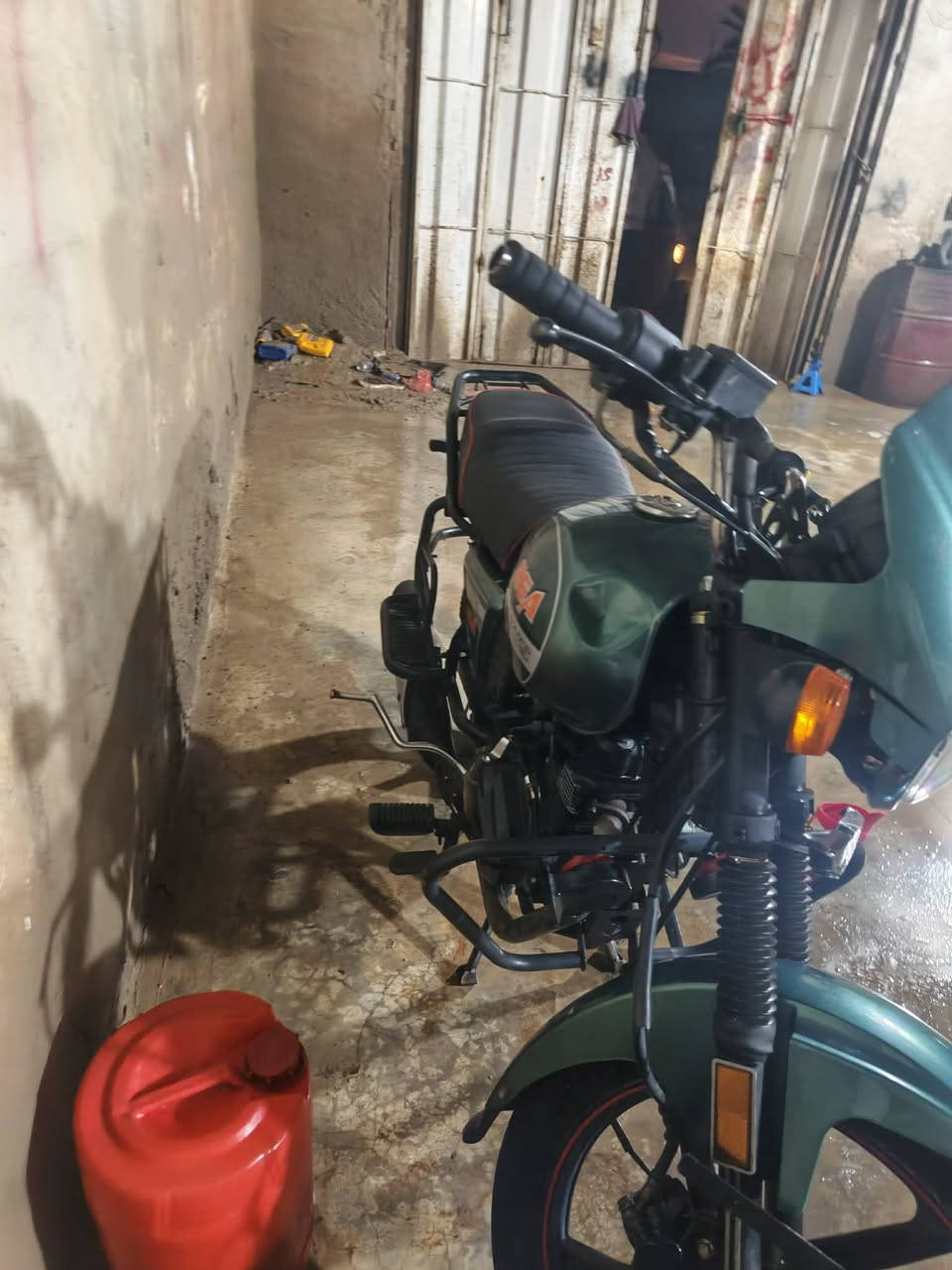 سلام عليكم دراجه دايوان موديل 23 مرقم بغداد رقم انكليزي تحويل مباشر المكان بغداد  بسمايه السعر 2300وبيه  مجال قليل اتصال ***********اتصل وبيك خير ودلل
