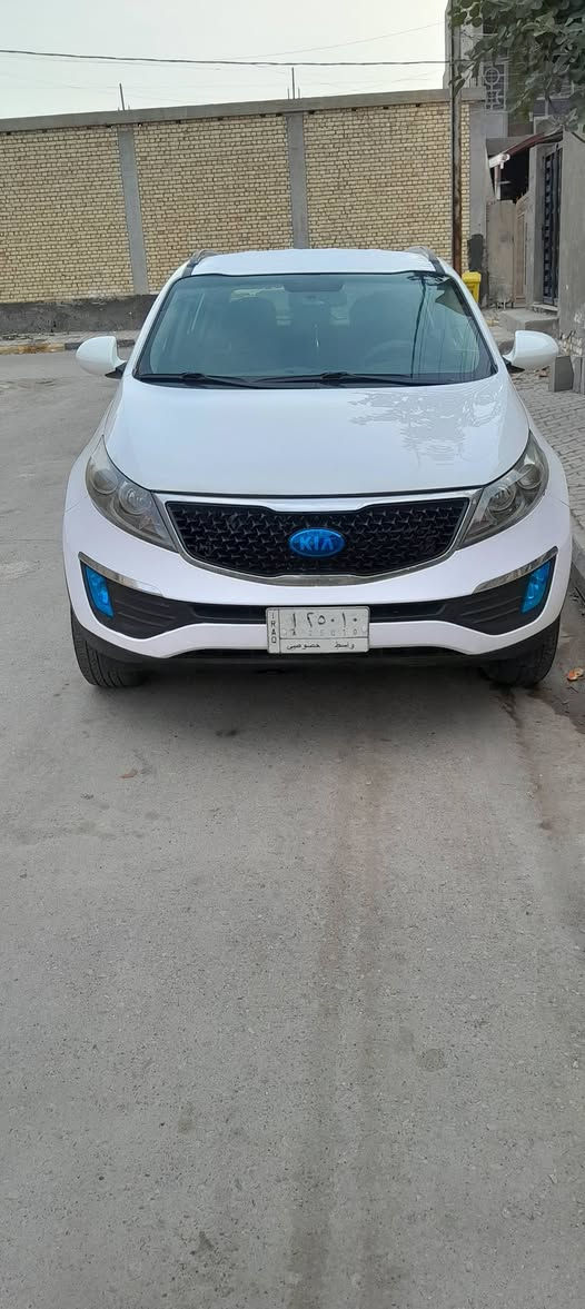 سلام عليكم
سبورتج 2013
خليجي 
محرك 2000
بدون مواصفات 
باب السائق مصبوغ و البقية كفالة

المكان النعمانية 
رقم واسط 
السنوية هذا الأسبوع تنتهي 
***********
