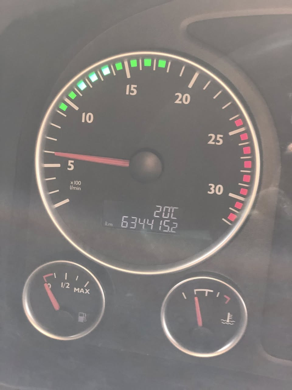 مان بيريڤان بو فروشتن
ژمارە کاتی
مۆدێل2017
دەبل سۆپەر
فوول مواسفات
ریتایدەر سلاجە کامیرە حاسە
گێر و مەکینە و ئەکسل بەشەرت
600kmرۆشتووە
دەبل تەنکی
عەربانەی کرۆن2013
دەنگیر مارسیدس
ژم:***********
شوێن:کەلار
