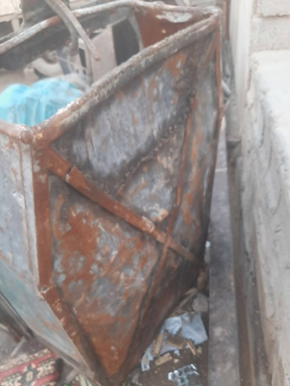 للبيع صطل مال خباطه
ونج خباطه هم 
وصينيه وكلج مال كيله كاملات 
وصينيه مال كيله وحدها
التواصل خاص اواتصال 
***********
