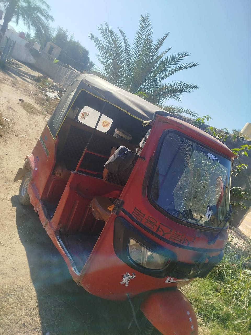 سلام عليكم تكتك TVSللبيع  موديل 18 اوراق اصوليه مكفوله من التبخير والتنقيص تكتك جاهزه بيه خياسات تكتك كامله مكمله كبل للشارع كهربائياته كله شغاله  
للستفسار *********** متواجد ع فيس وع خط مكان الحمزه الغربي سعره 3 وبيه مجال حك الجيه
