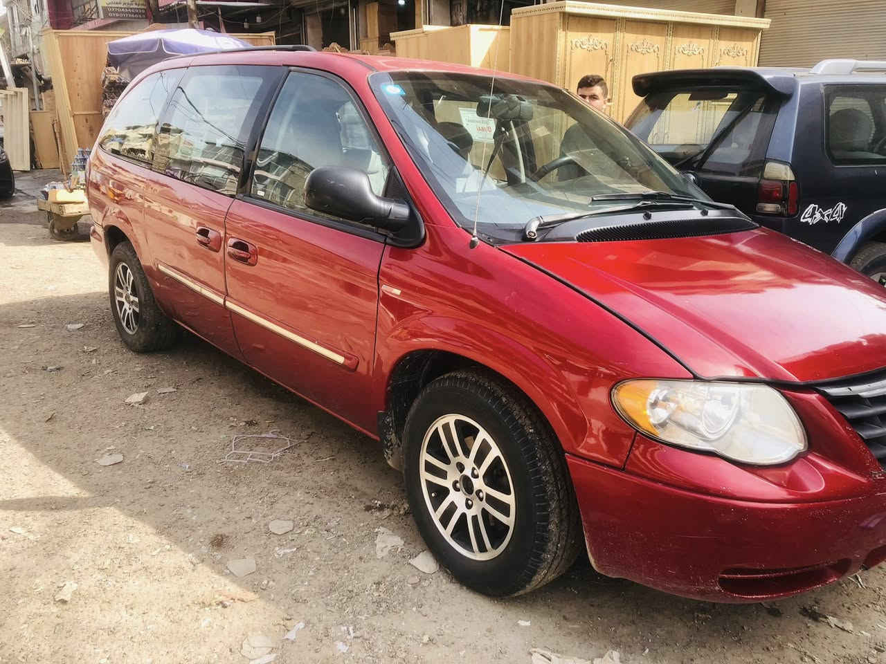 ‏سلام عليكم دوج كرفان كلايسلر مواصفات السيارة ثلاث قطع تبريد كشنات بلع باب صندوق كهرباء بيبان كهرباء كله شغال شاشة فول مواصفات كير تعليق كل شغال محرك مكفول ترايها للبصره السياره خييير من الله سعر٨٥  الاتصال ***********
