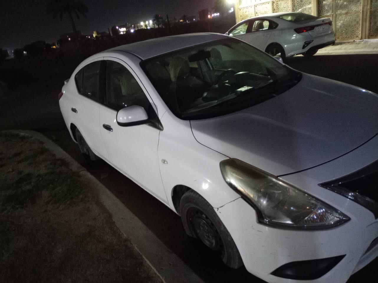 سني هندي موديل ١٨ رقم واسط لون أبيض بدون صبغ بس بس ببهة طخة بل الباب الصدر ما المصلحة اوشخط بل الجاملغ الخلفي مكان بغداد الزعفرانية شارع المعهد رقم تلفون *********** السعر ٩٧
