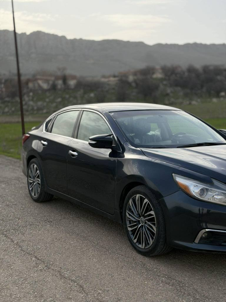 نیسان ئاڵتیما SL مۆدێل 2018سێ پارچه ی پێشی بۆیاخە وقرچێکیشی هه یە  سەنەوی تازەیە ڕادارە کوشن جڵدە وکوشن هیتەرە چوارتایەی لۆکی لەژێردایە .... ژ.م*********** السليمانية, العراق
