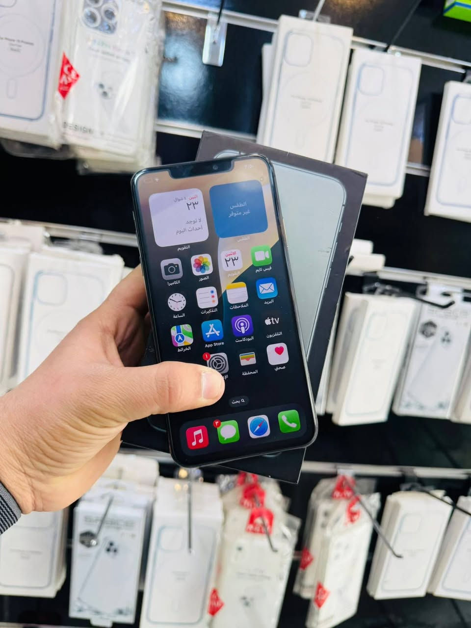 السلام عليكم 🫡
للبيع iPhone 11 pro max 
ذاكره 256 
بطاريه 78‎%‎ بلاد ابد ميصرف 
نموذج m
نضافه 95‎%‎ الجهاز ممفتوح ابد ولا مبدل بيه شي كله شغال مابيه اي خلل كامرات اتصال انترنيت صوت هزاز كله شغال مابيه خلل فقط بيه هاي النقطه الناعمه كلش ب الشاشه ممبينه ولا مأثره عليه ضمان الجهاز ملحقاته كارتونه وكفر ولزكه السعر قفل 280 الف مكاني بغداد مدينه الصدر رقمي ***********
