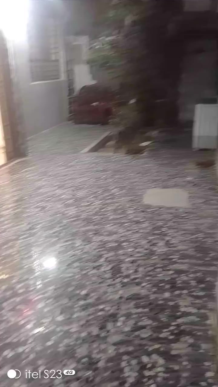 دار للبيع المساحه 200متر قريب على الشارعين سعر 60مليون وبي مجال قليل الموقع الحميديه اللستفسار اكثر الاتصال على الرقم ***********
