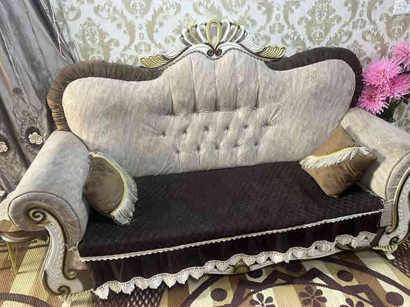 يتوفر تخم ملكي مستخدم نضيف ١٠ مقاعد جديد ***********مكاني سده الهنديه 
السعر ٦٠٠ وبي مجال
