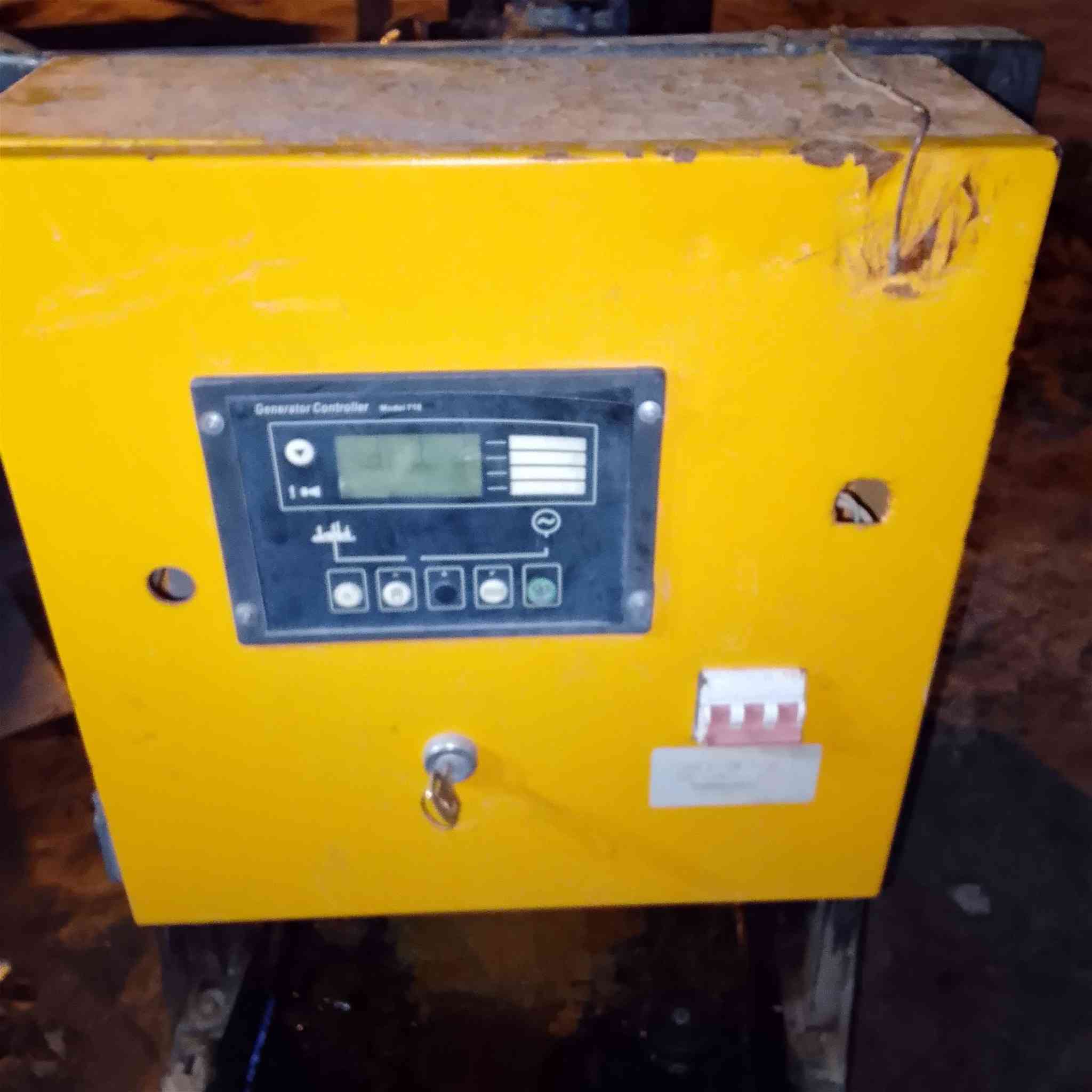 السلام عليكم 
للبيع مولد بيركنز بزون انكليزي 22ونص كيفي بلادي لاتنقيص ولاتبخير العنوان بغداد الاستفسار عبر الهاتف او مراسله واتساب الرقم (***********)
